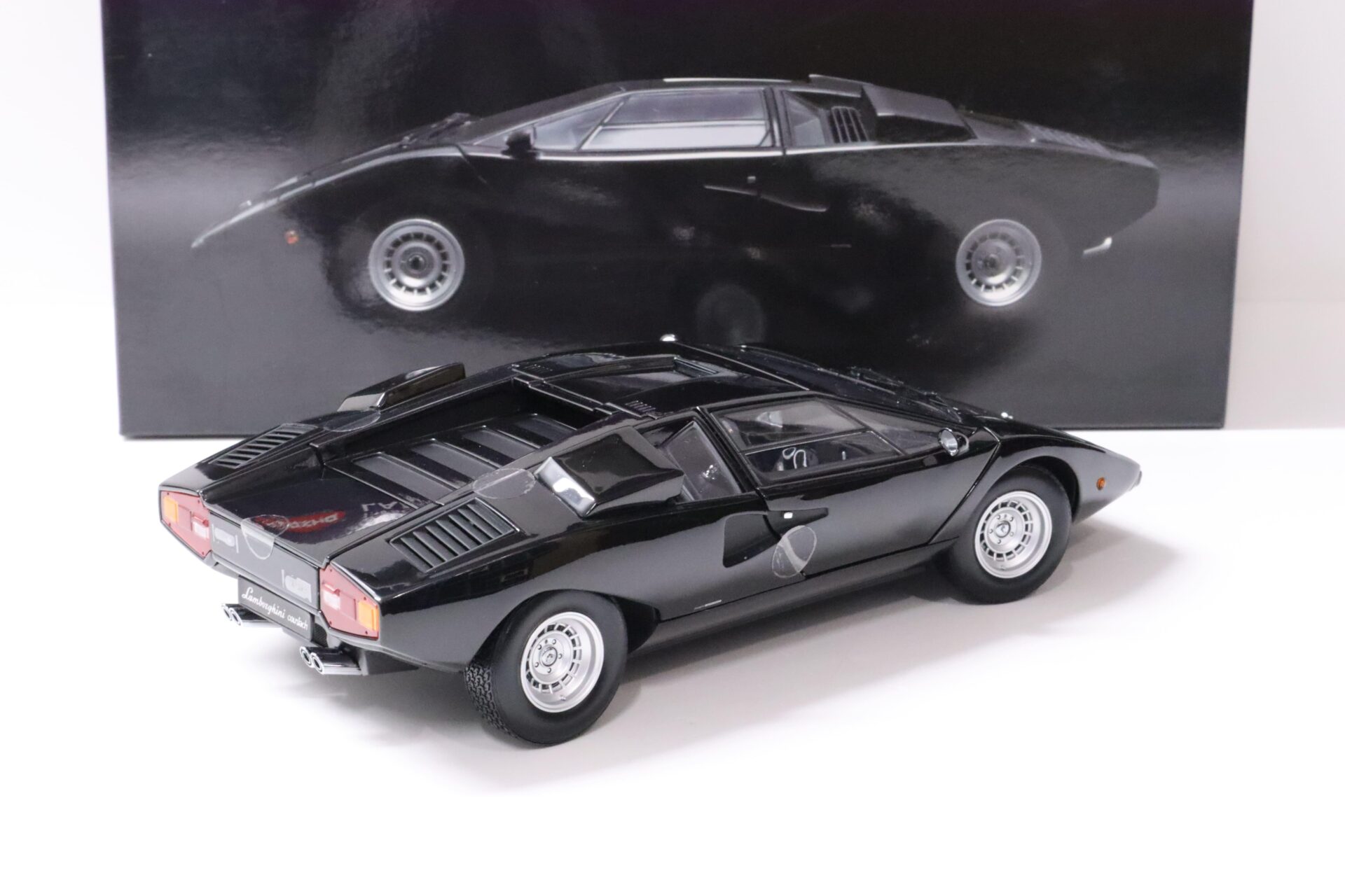 1:18 Kyosho Lamborghini Countach LP400 Coupe black