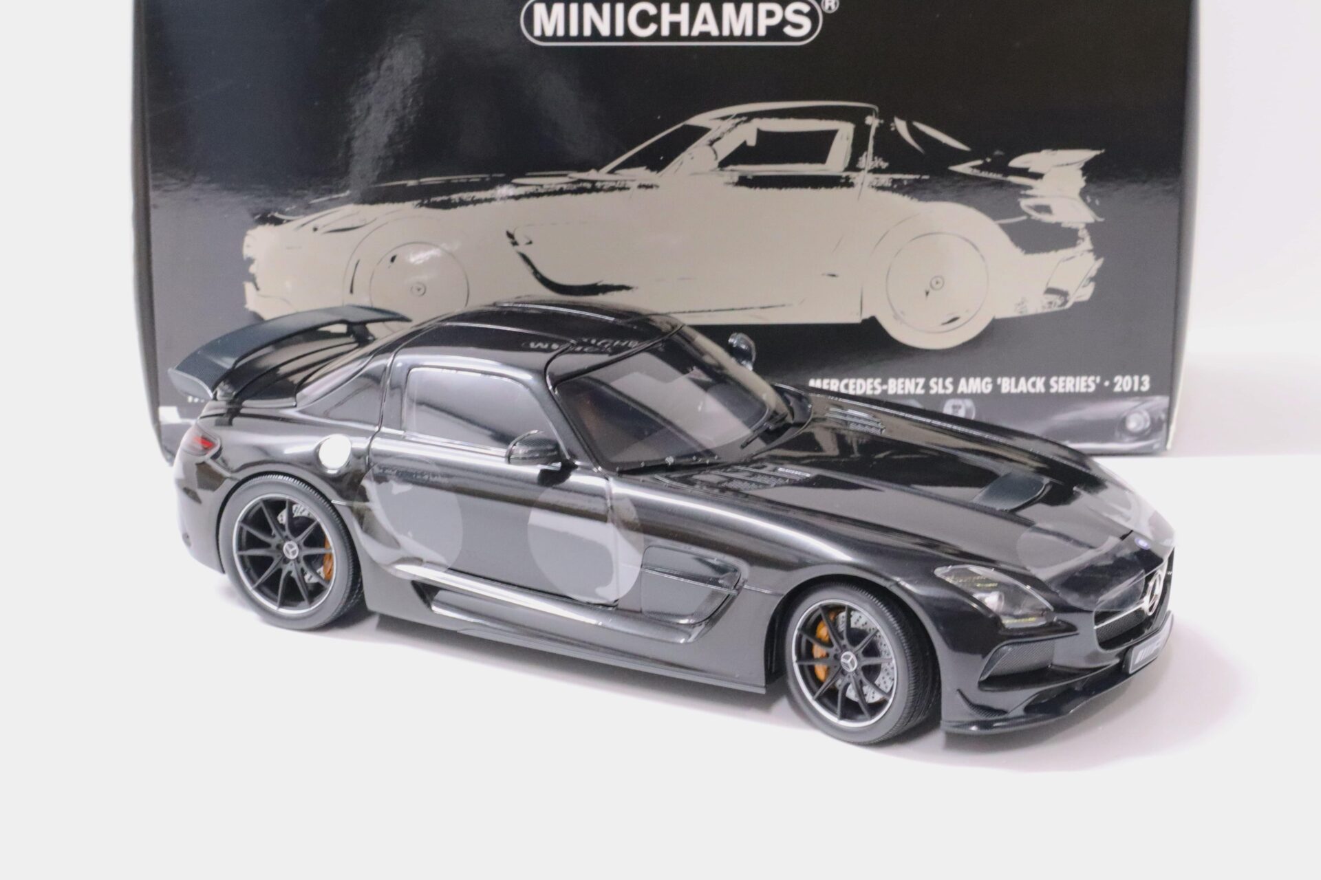 1:18 Minichamps Mercedes SLS AMG Black Series 2013 black metallic