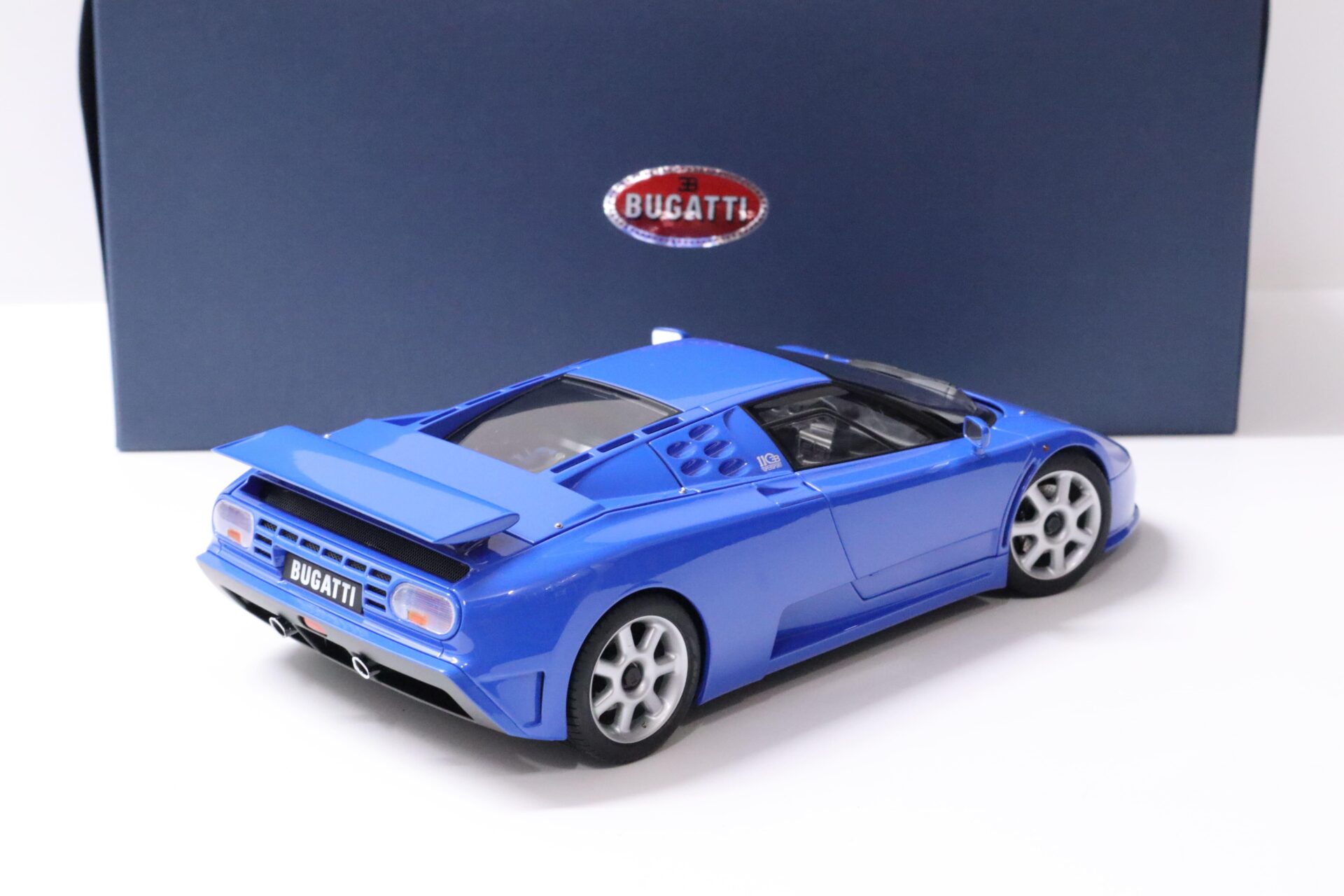 1:18 AUTOart Bugatti EB110 SS 1992 French Racing blue
