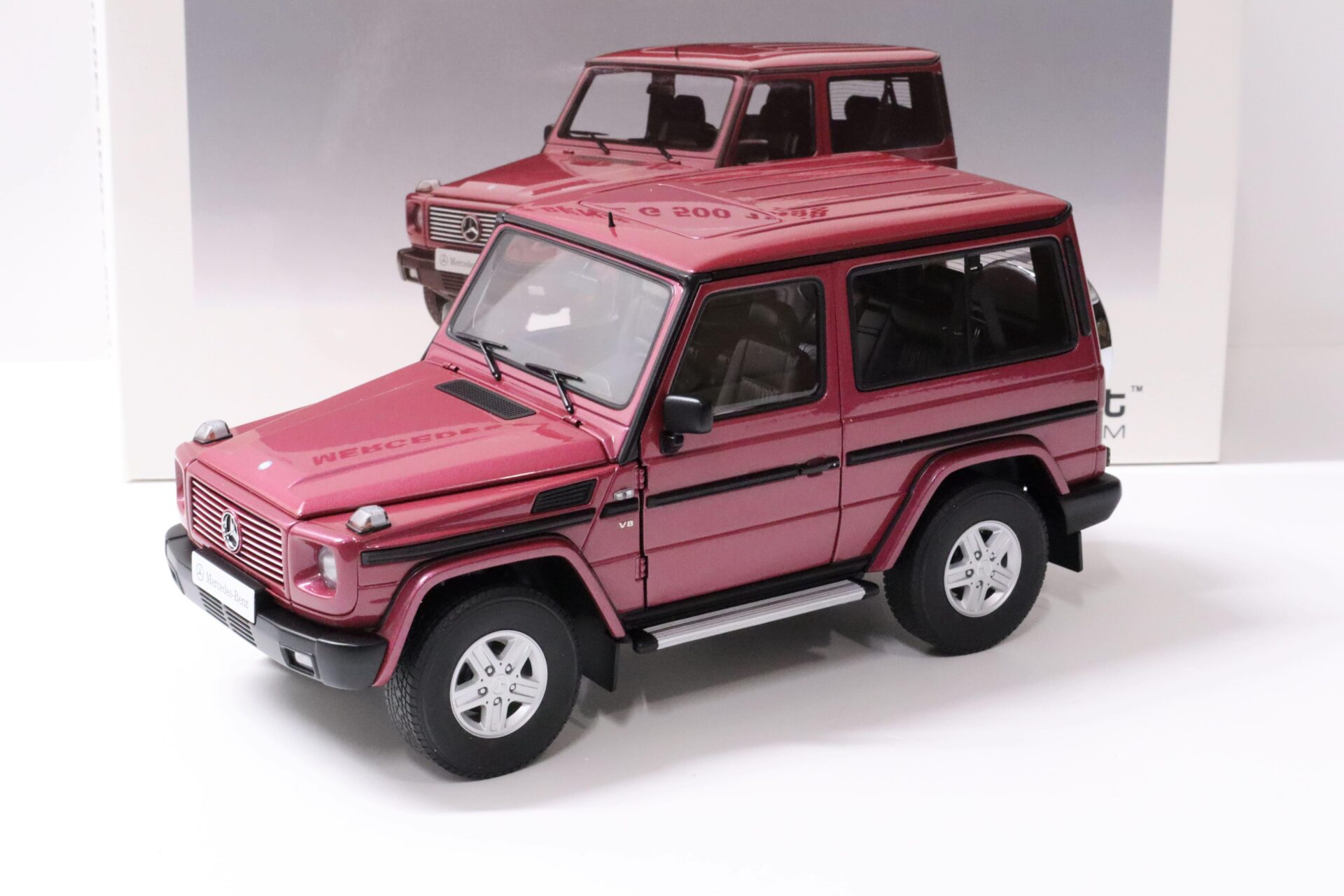 1:18 AUTOart Mercedes G-Klasse G500 SWB 1998 red
