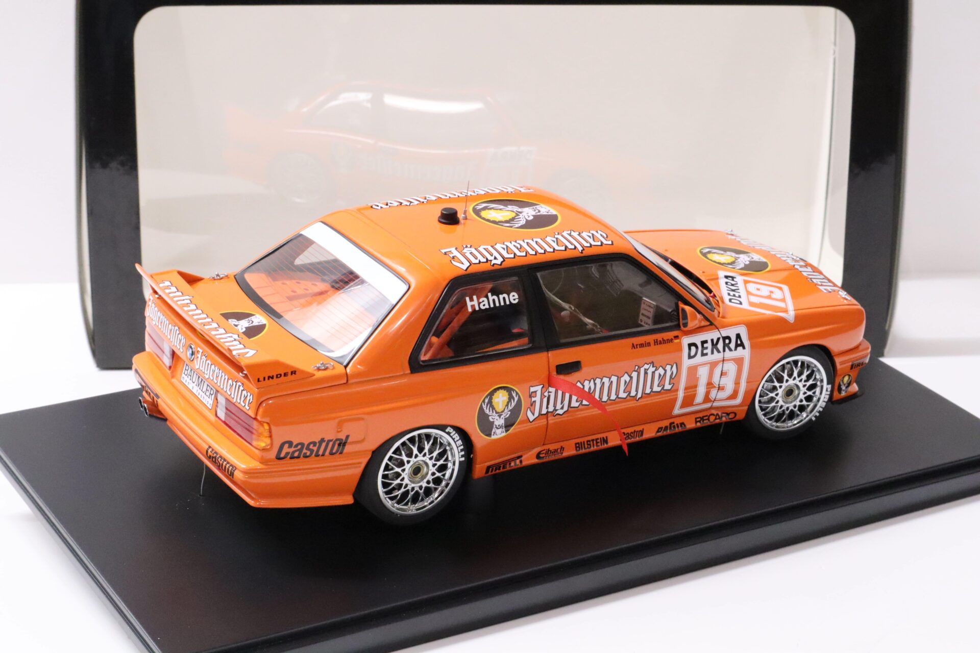 1:18 AUTOart BMW M3 (E30) DTM 1992 JÄGERMEISTER #19 Hahne orange