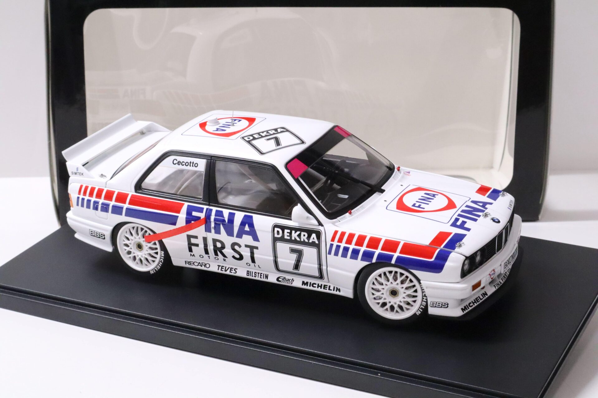 1:18 AUTOart BMW M3 (E30) DTM 1992 FINA #7 C.Cecotto white