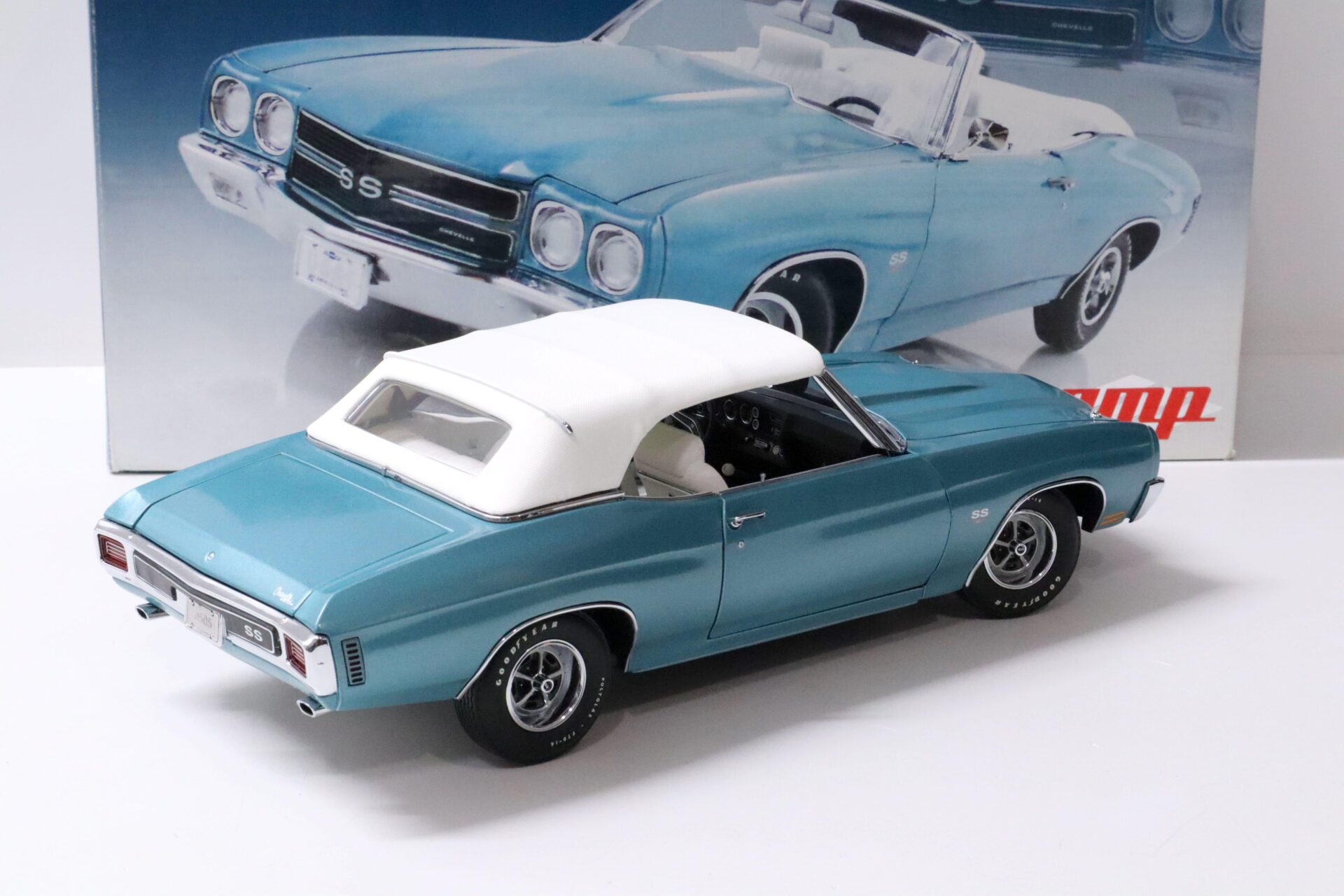 1:18 GMP 1970 Chevrolet Chevelle SS Convertible light blue metallic + white Top
