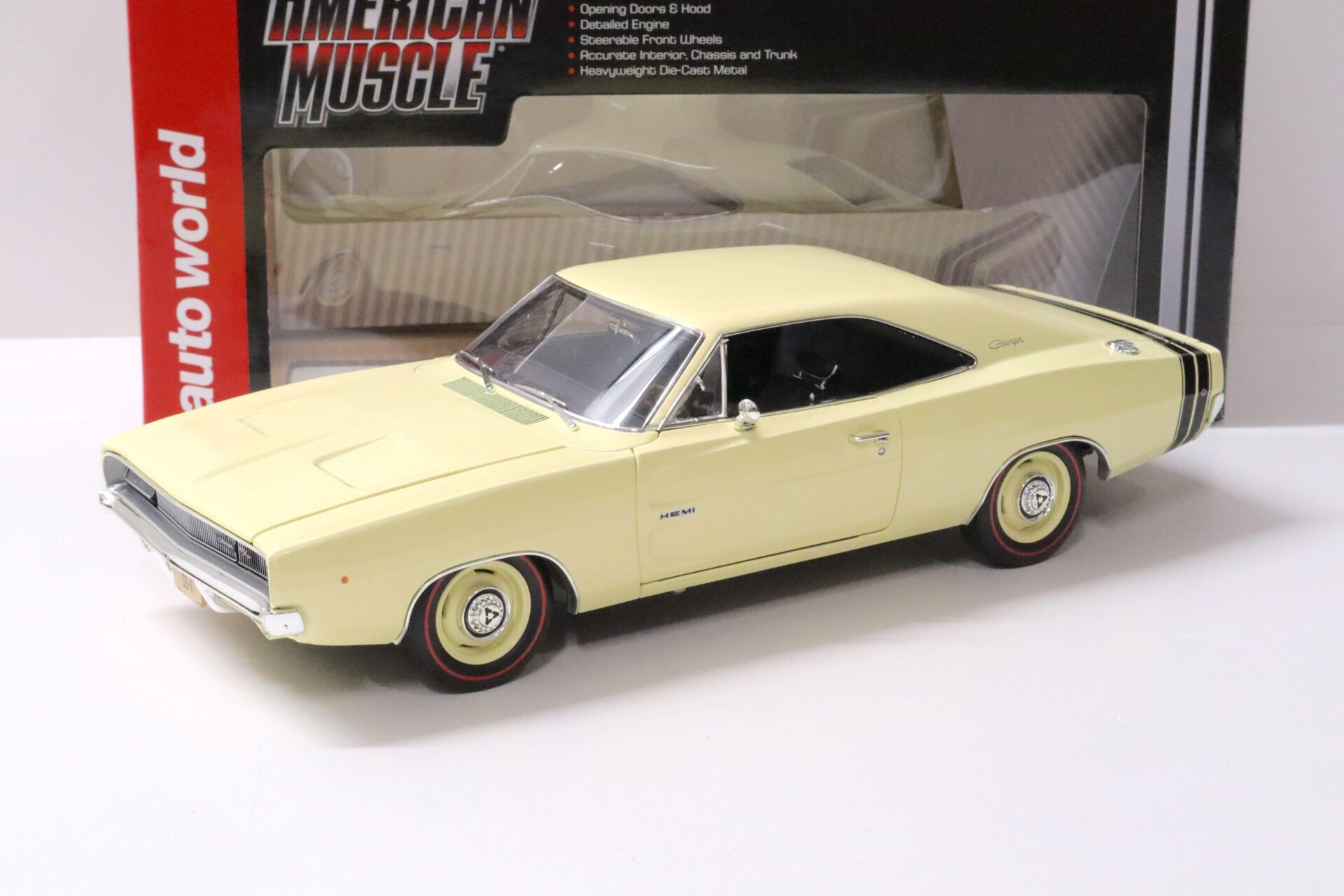 1:18 Auto World 1968 Dodge Charger R/T Coupe yellow