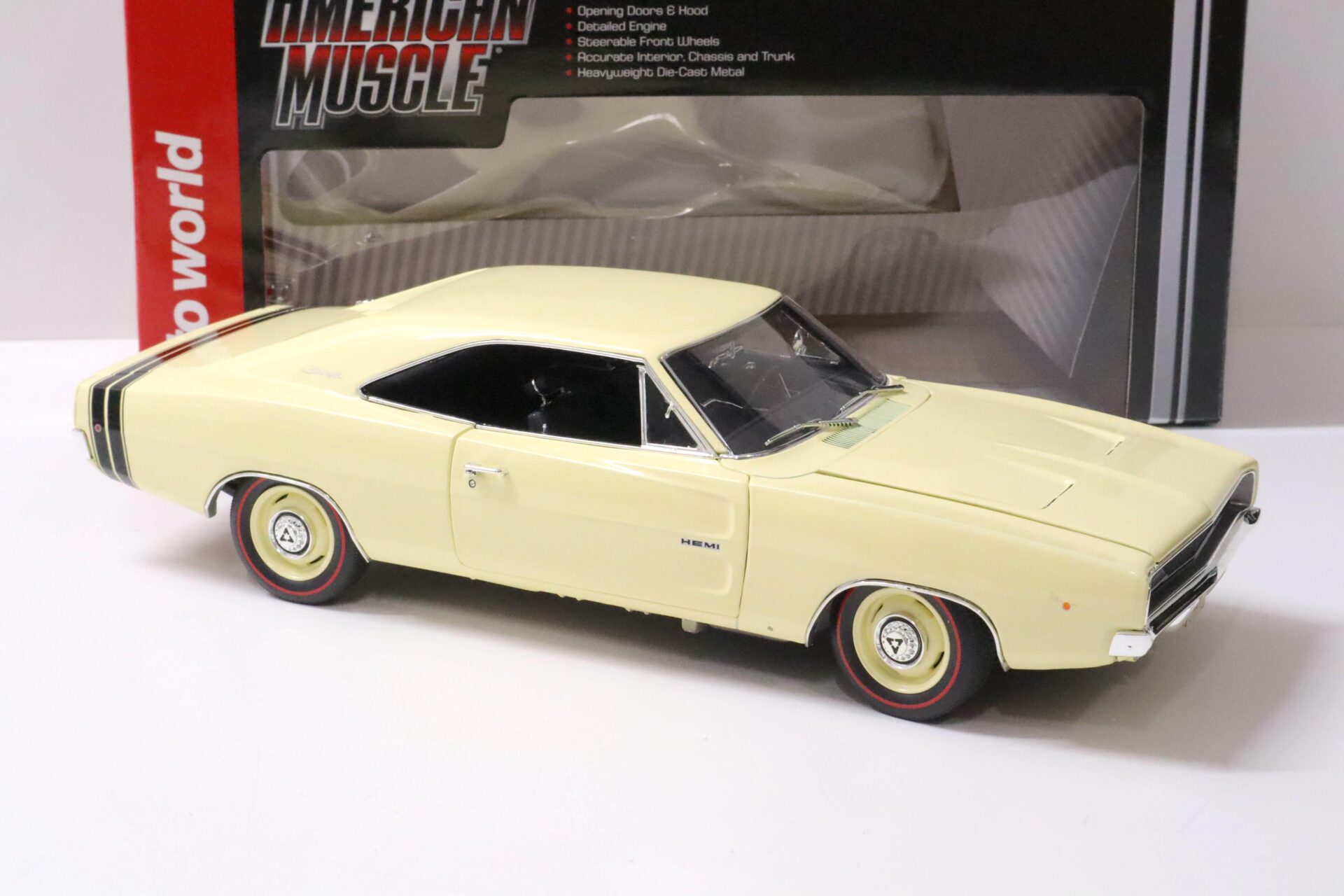1:18 Auto World 1968 Dodge Charger R/T Coupe yellow