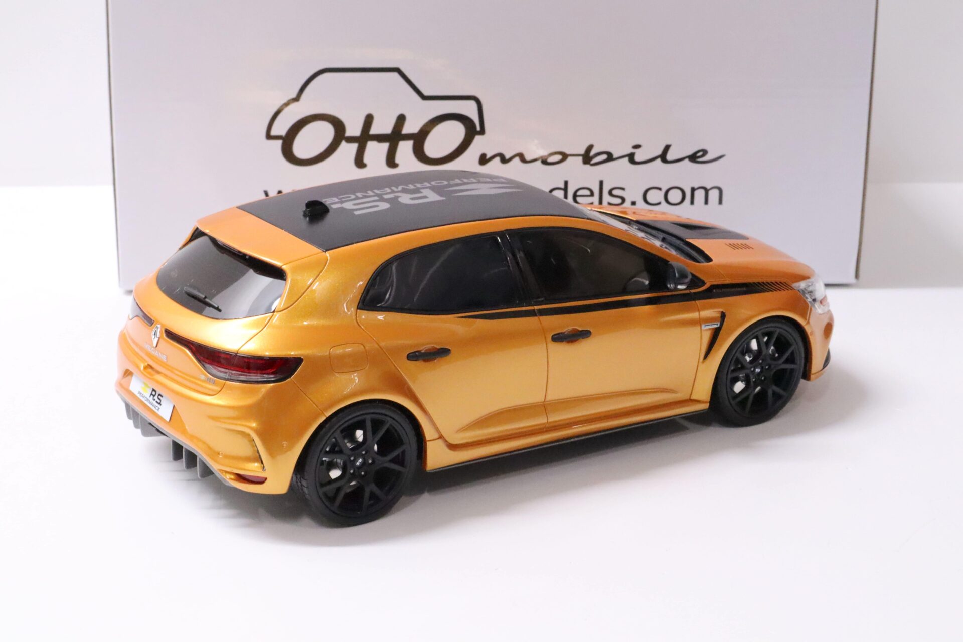 1:18 OTTO mobile OT899 Renault Megane 4 RS Performance Kit orange Tonic 2020