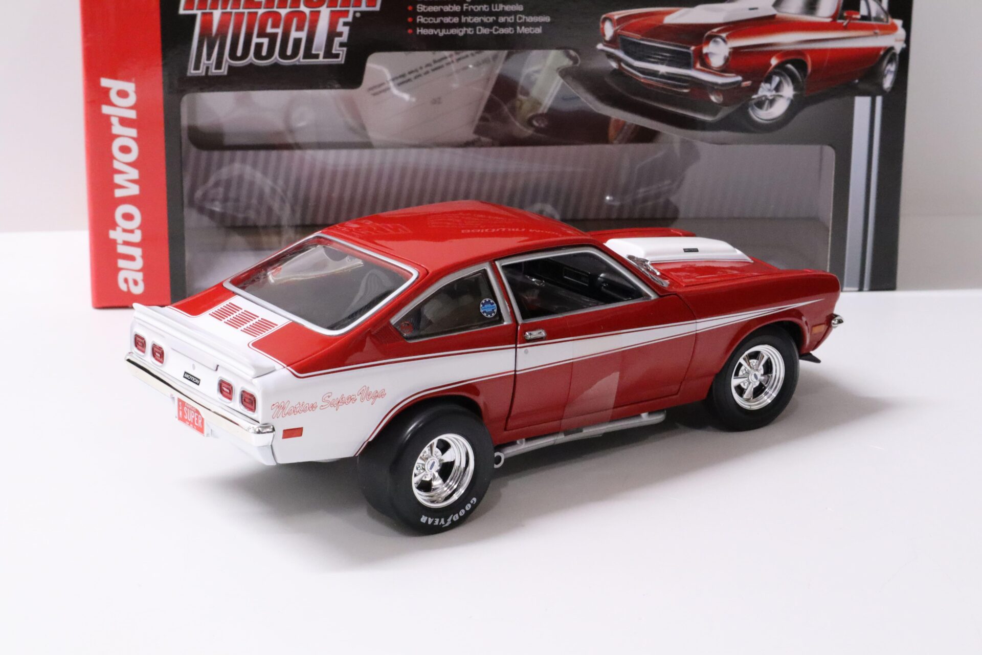 1:18 Auto World 1971 Chevrolet Vega Baldwin Motion red/ white