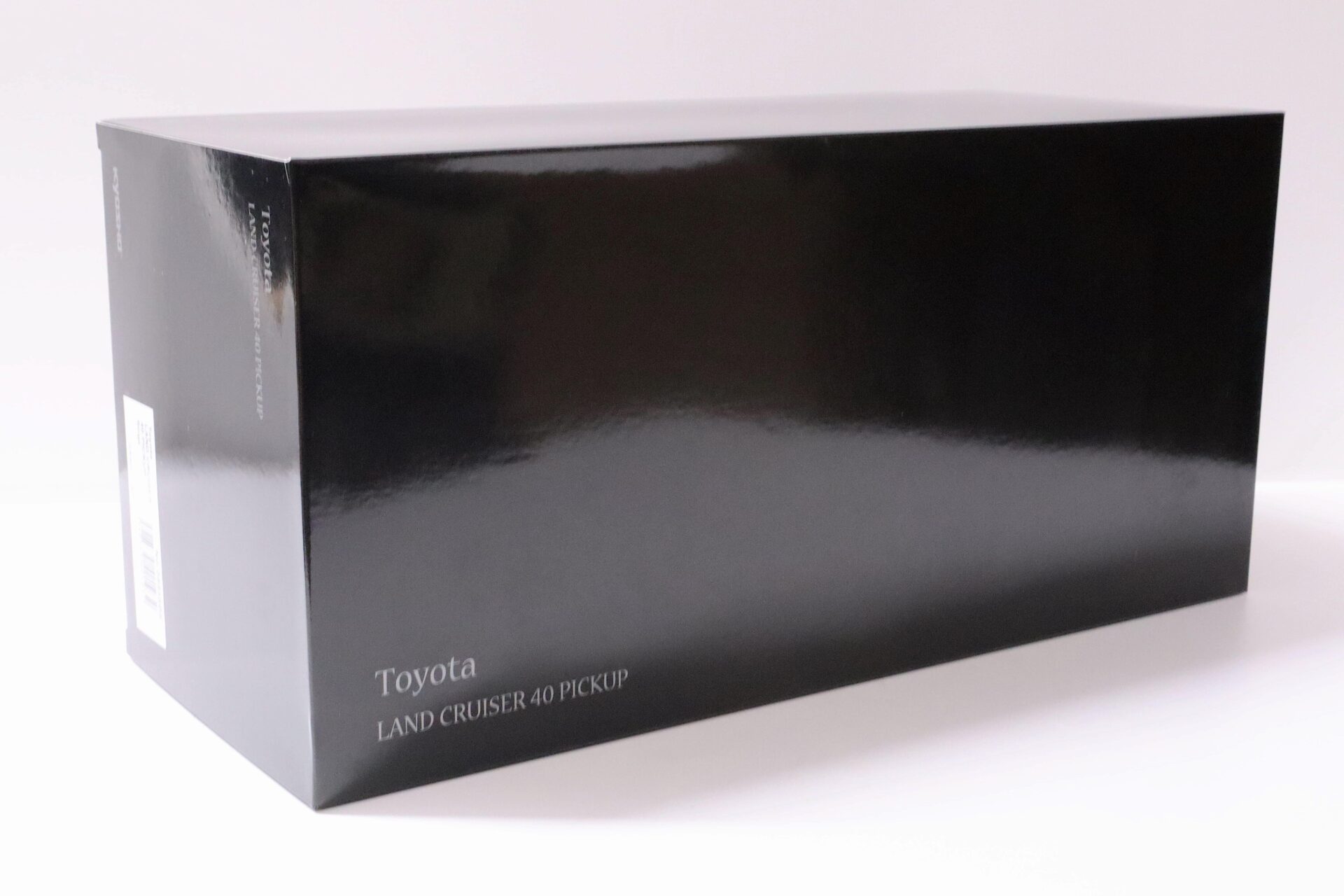 1:18 Kyosho Toyota Land Cruiser 40 Pick-Up beige 1980