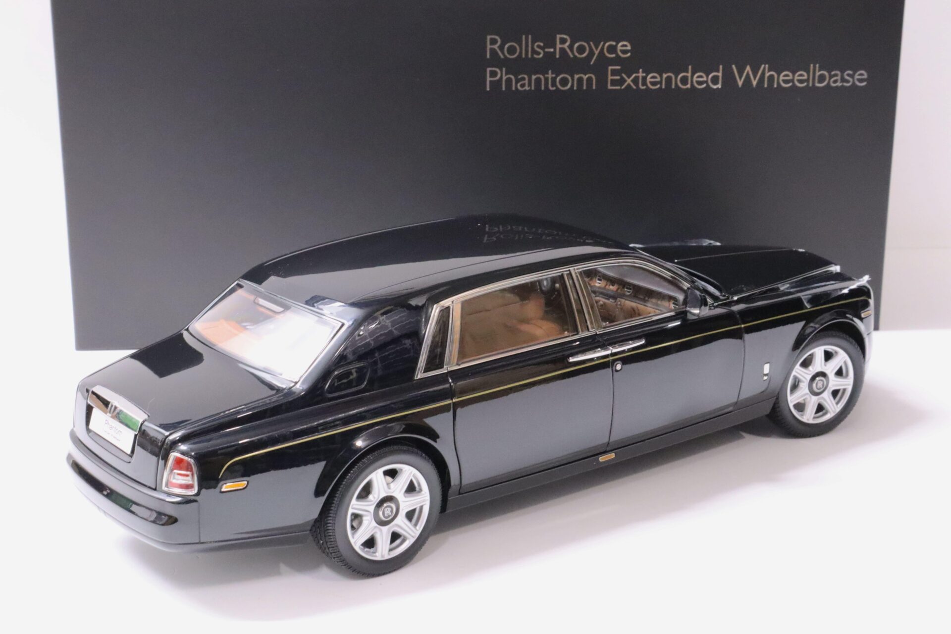 1:18 Kyosho Rolls Royce Phantom EWB Extended Wheelbase 2012 black