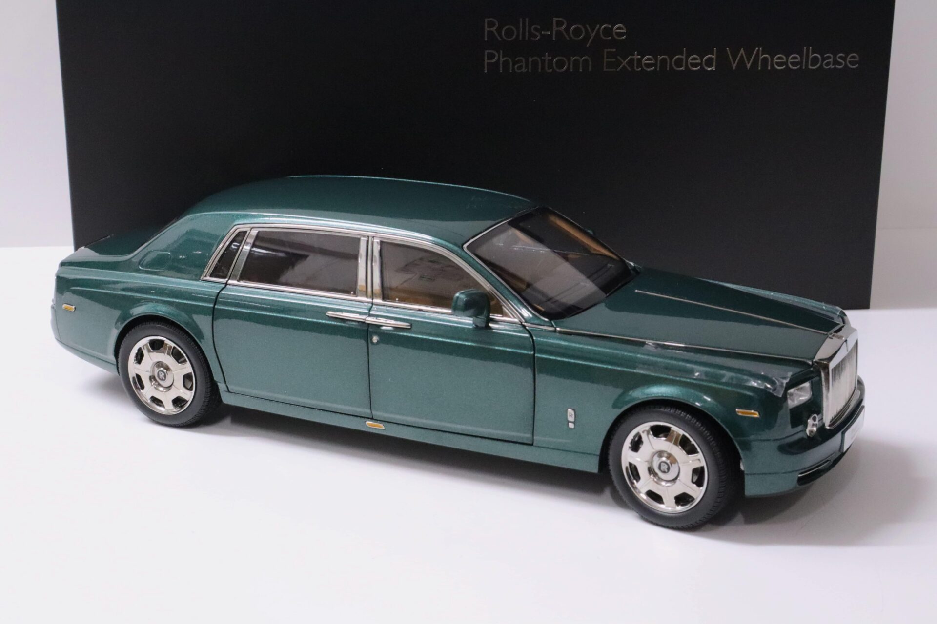 1:18 Kyosho Rolls Royce Phantom EWB Extended Wheelbase 2012 Brooklands green