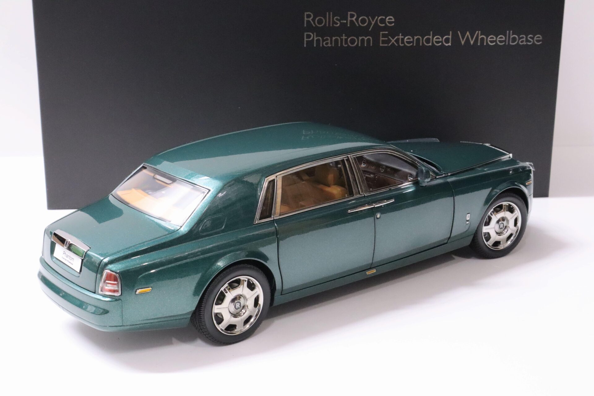 1:18 Kyosho Rolls Royce Phantom EWB Extended Wheelbase 2012 Brooklands green