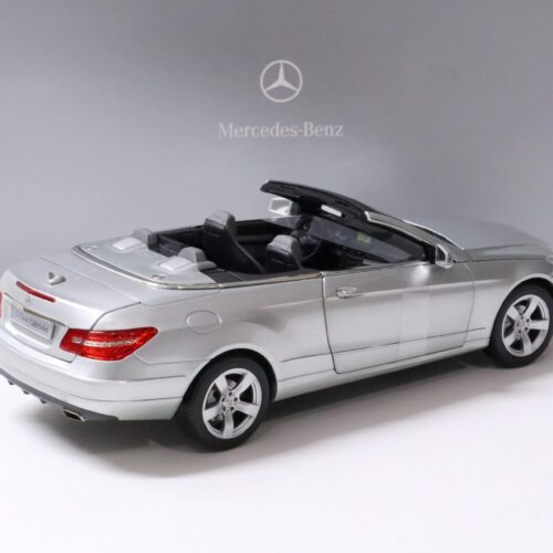 1:18 Norev Mercedes E-Class Cabriolet A207 iridium silver DEALER VERSION - Image 3