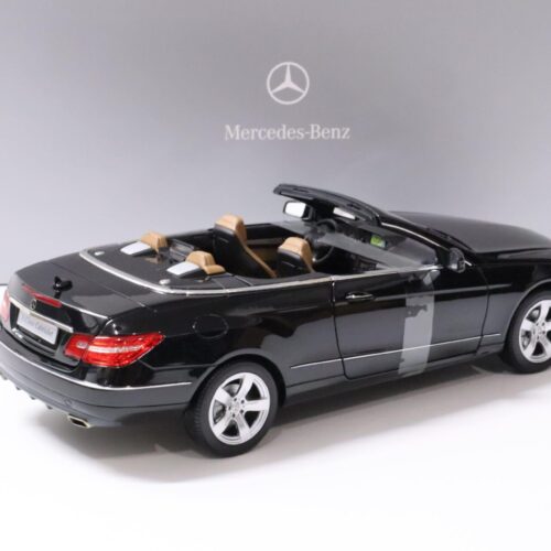 1:18 Norev Mercedes E-Class Cabriolet A207 obsidian black DEALER VERSION - Image 3