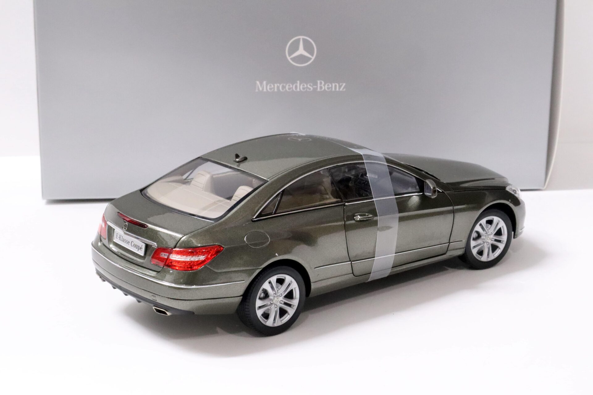 1:18 Norev Mercedes E-Klasse Coupe C207 stannit grey metallic DEALER VERSION