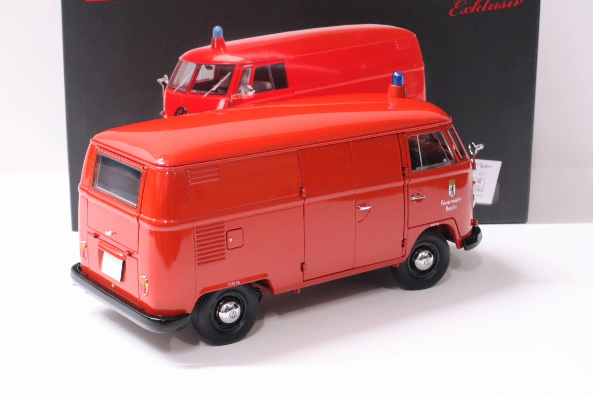 1:18 Schuco VW T1 Transporter Kasten Feuerwehr Berlin red