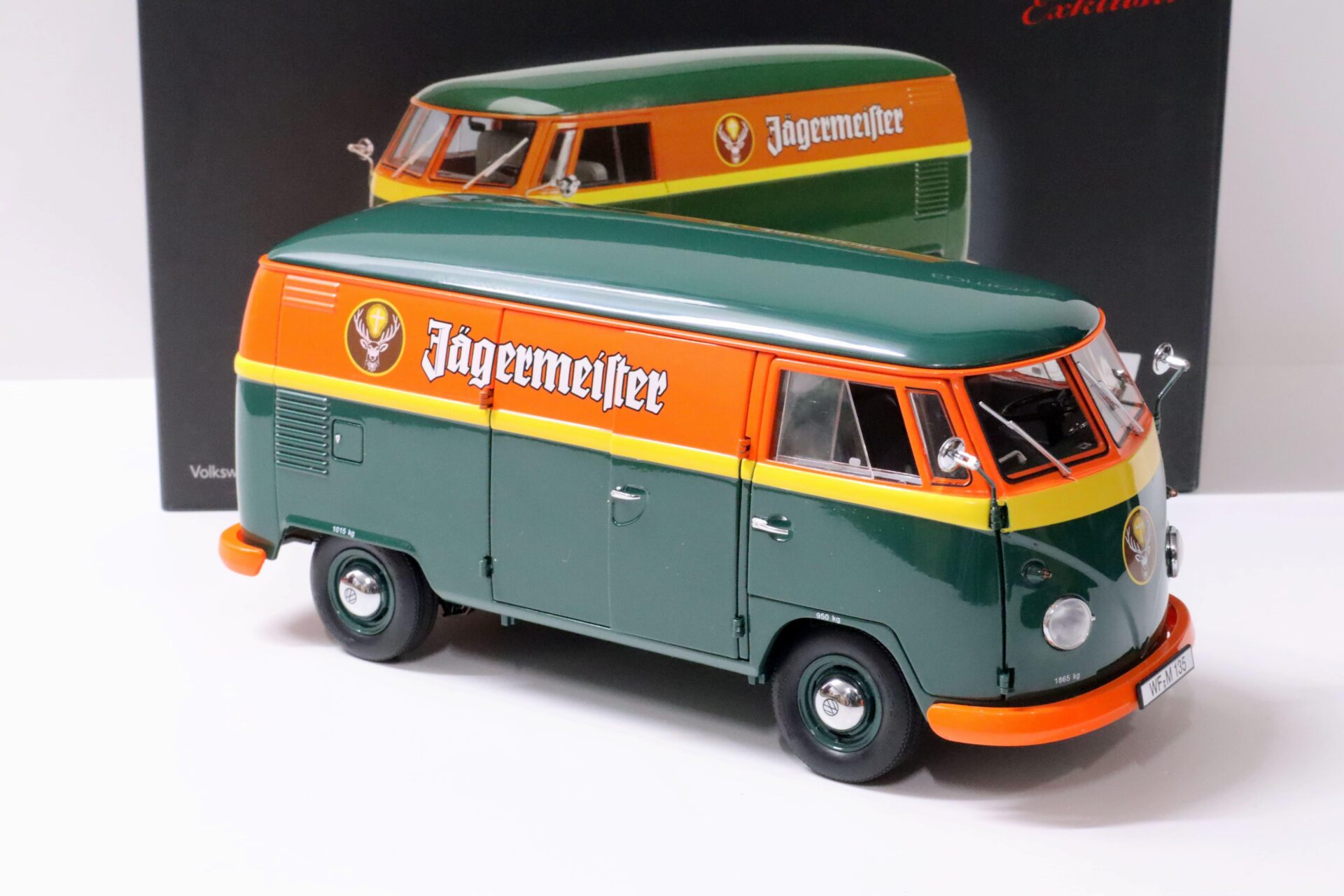 1:18 Schuco VW T1 Transporter Kasten Jägermeister green/ orange