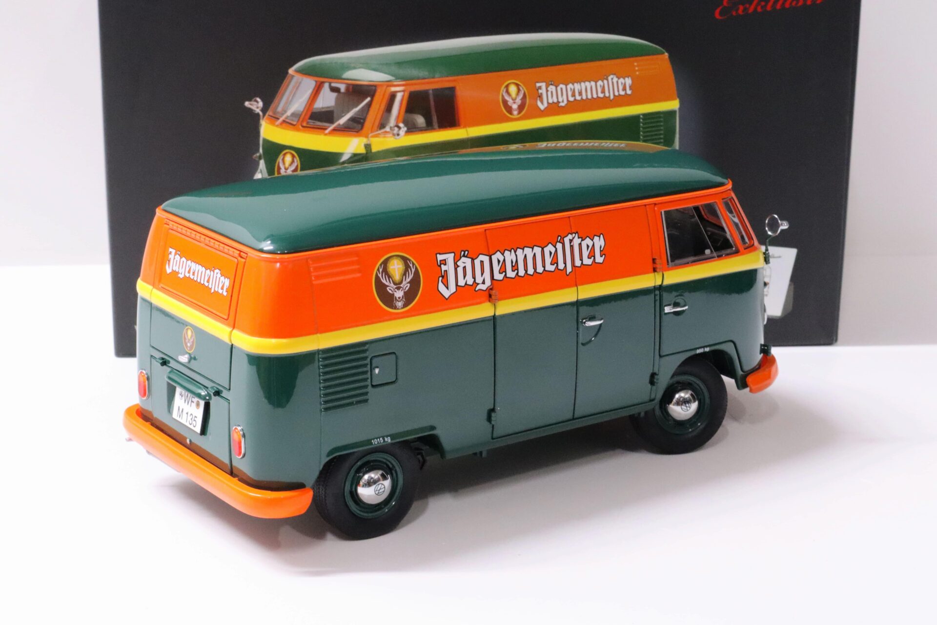 1:18 Schuco VW T1 Transporter Kasten Jägermeister green/ orange