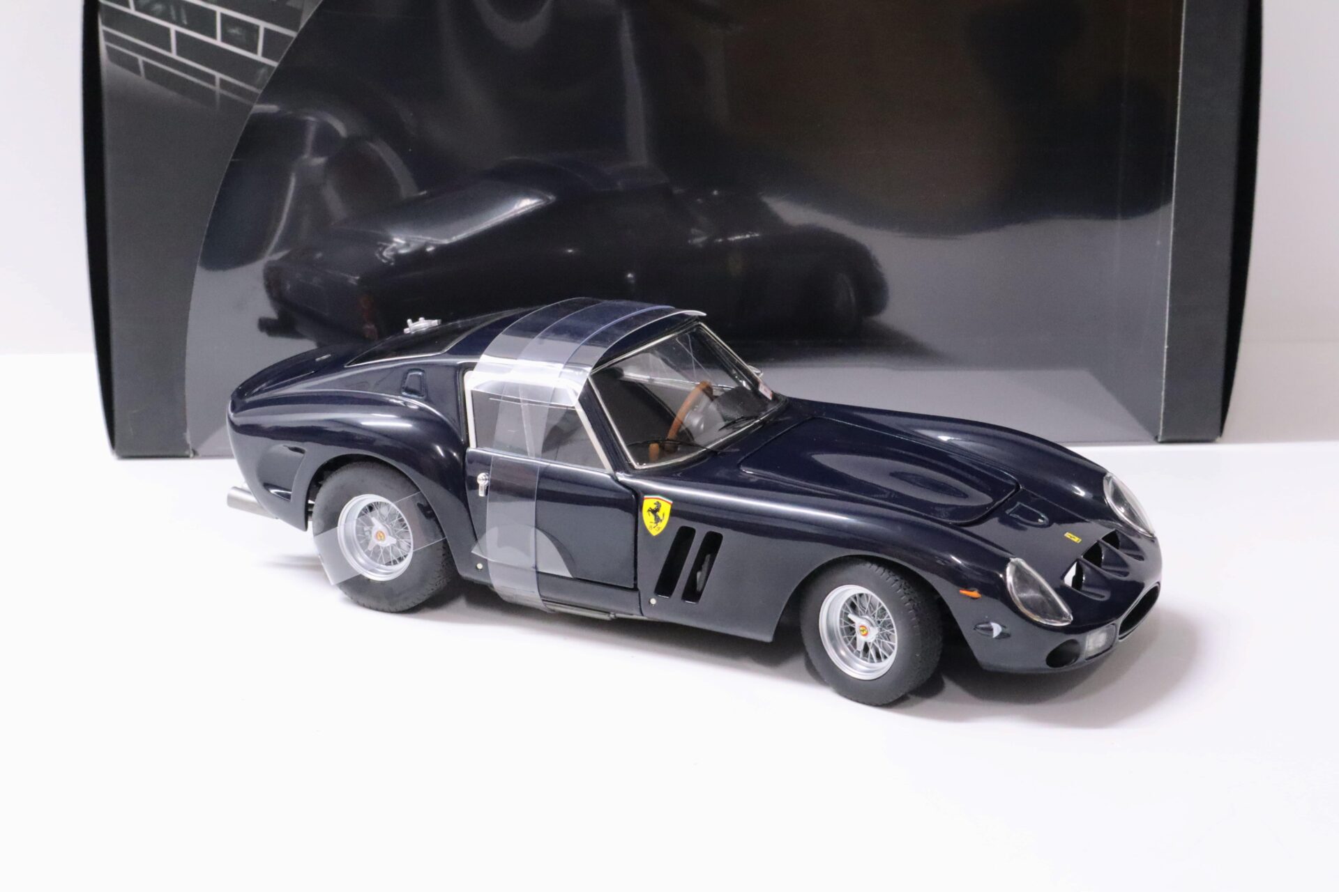 1:18 Hot Wheels Elite Ferrari 250 GTO Coupe "VANILLA SKY" dark blue