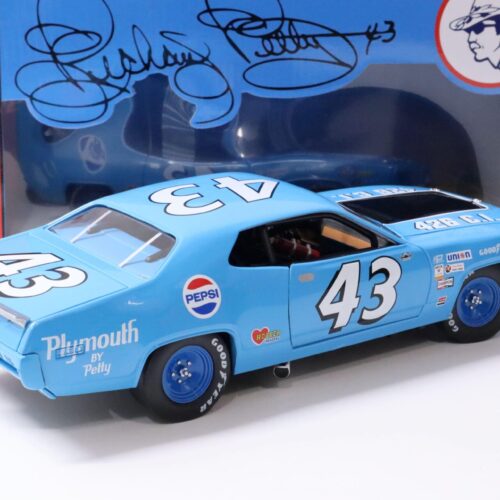 1:18 Auto World 1971 Plymouth Road Runner 426 C.I. Coupe Richard Petty #43 blue