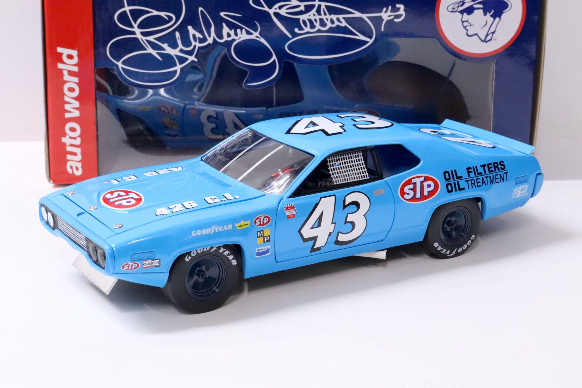 ID 60508 orig.jpg 1:18 Auto World 1972 Plymouth Road Runner 426 C.I. Coupe Richard Petty #43 blue