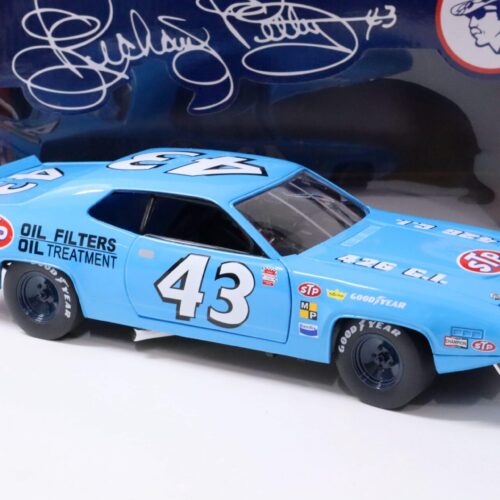 1:18 Auto World 1972 Plymouth Road Runner 426 C.I. Coupe Richard Petty #43 blue