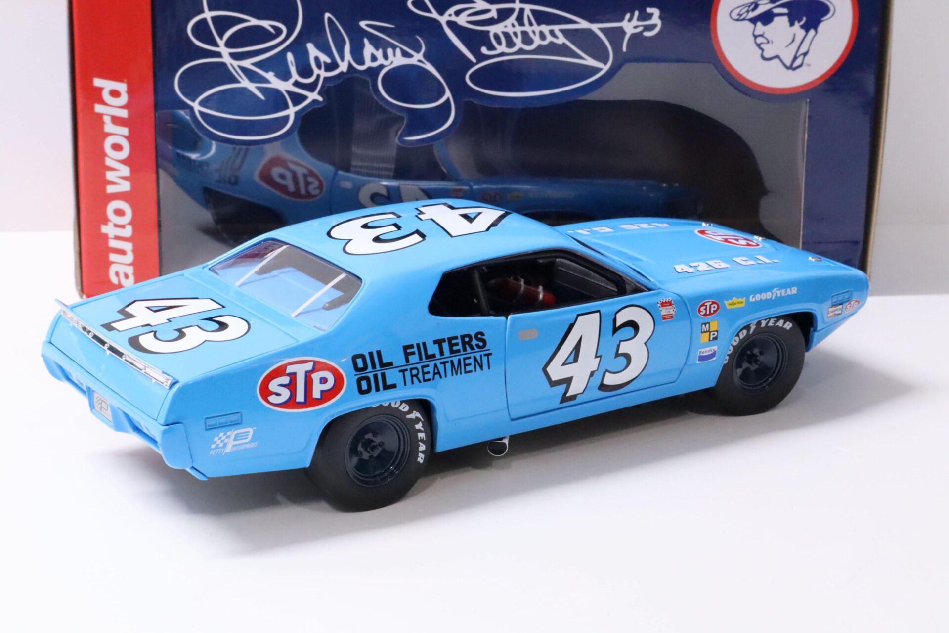 1:18 Auto World 1972 Plymouth Road Runner 426 C.I. Coupe Richard Petty #43 blue