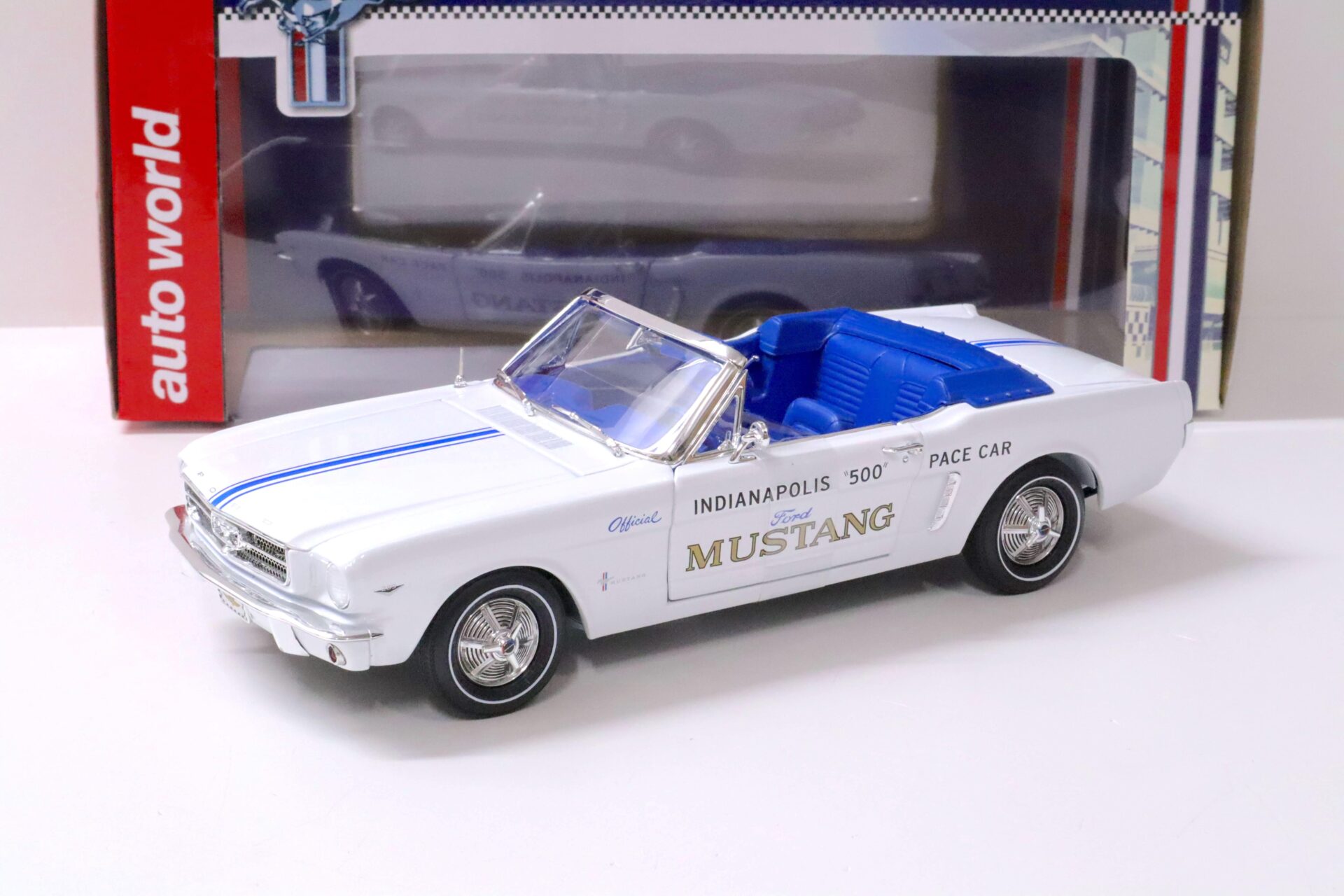 1:18 Auto World 1964 1/2 Ford Mustang Convertible Indianapolis 500 PACE Car white