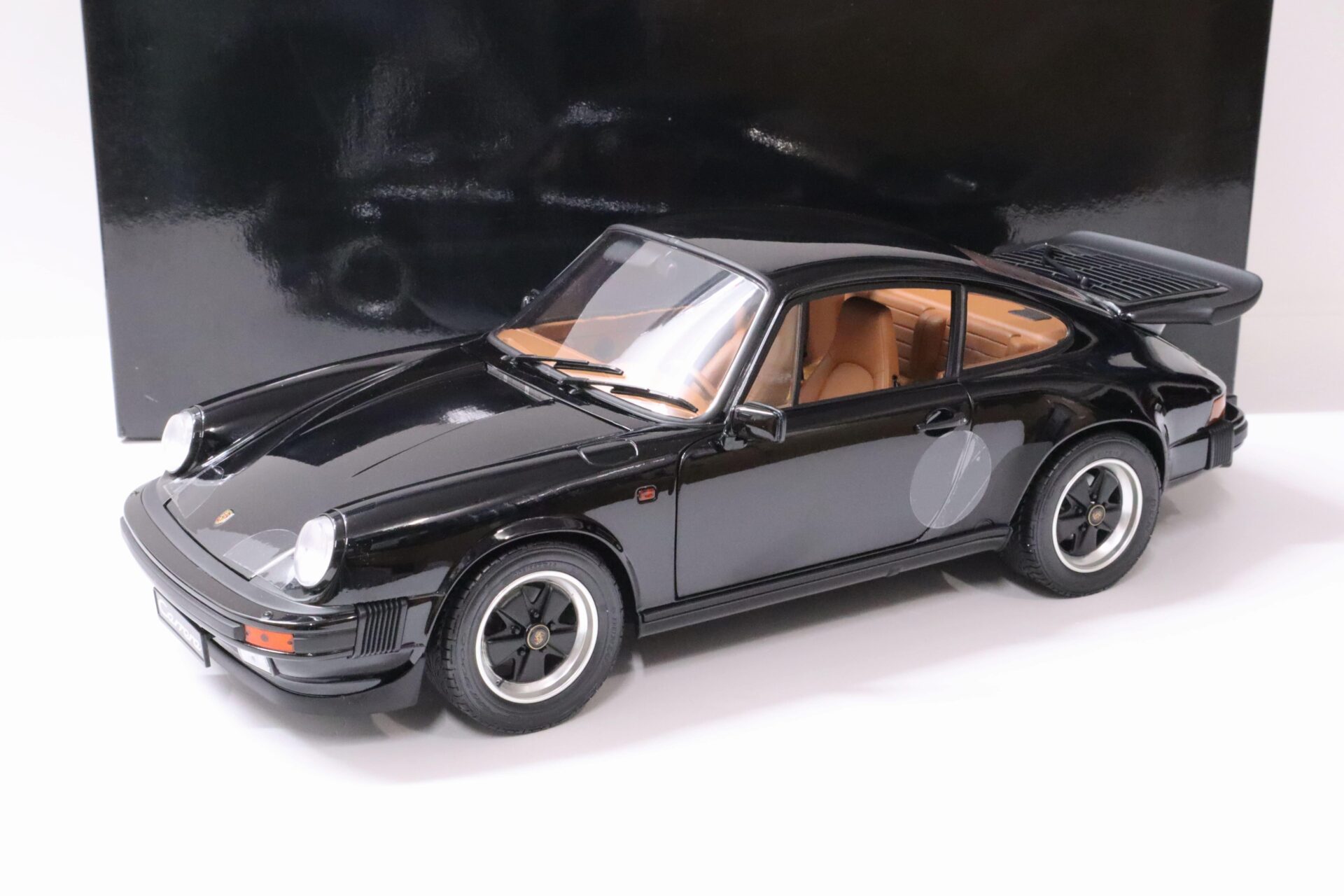 ID 60540 orig 1.jpg 1:12 Premium ClassiXXs Porsche 911 Carrera 3.2 Coupe with Spoilerkit black