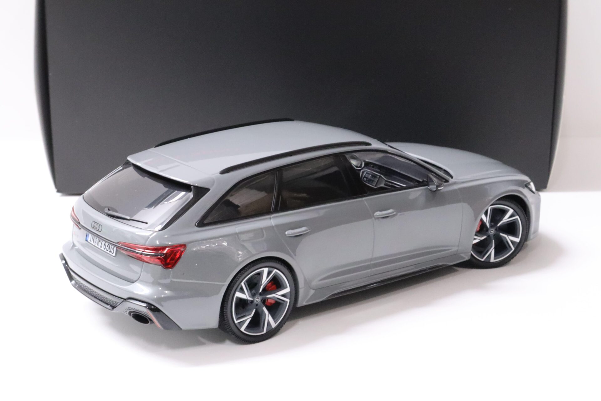 1:18 Minichamps Audi RS6 Avant C8 Nardo grey DEALER VERSION