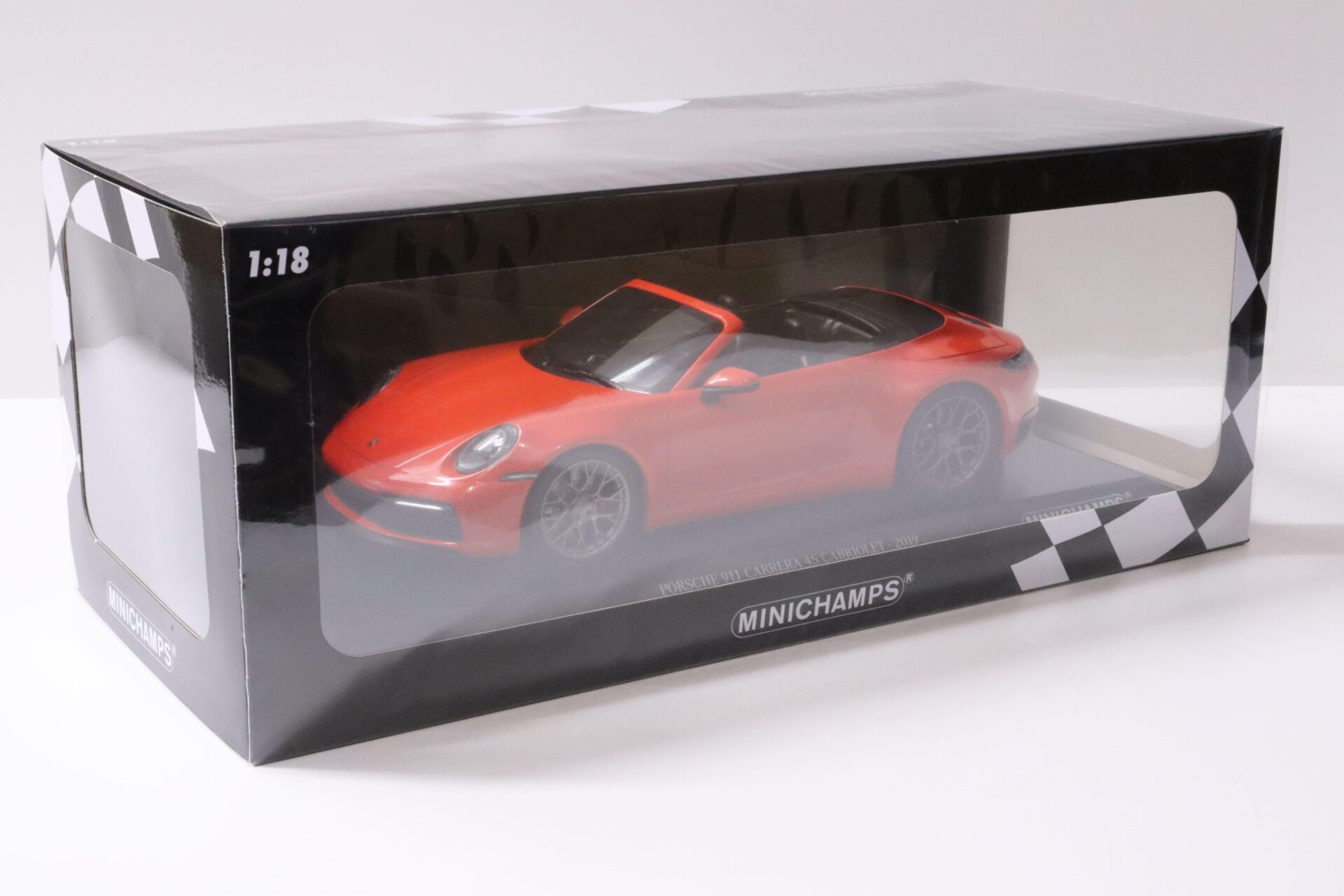 1:18 Minichamps Porsche 911 (992) Carrera 4S Cabriolet orange 2019