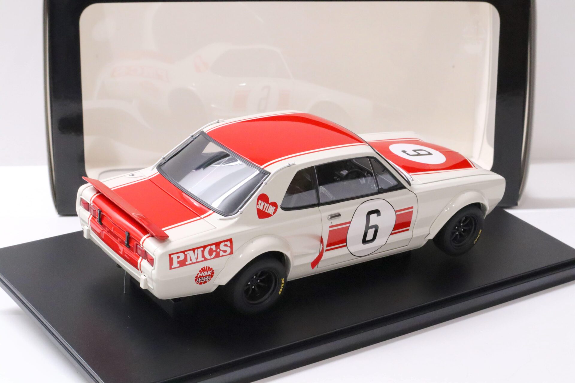 1:18 AUTOart Nissan Skyline GTR (KPGC10) #6 Japan GP Winner 1971 Takahashi
