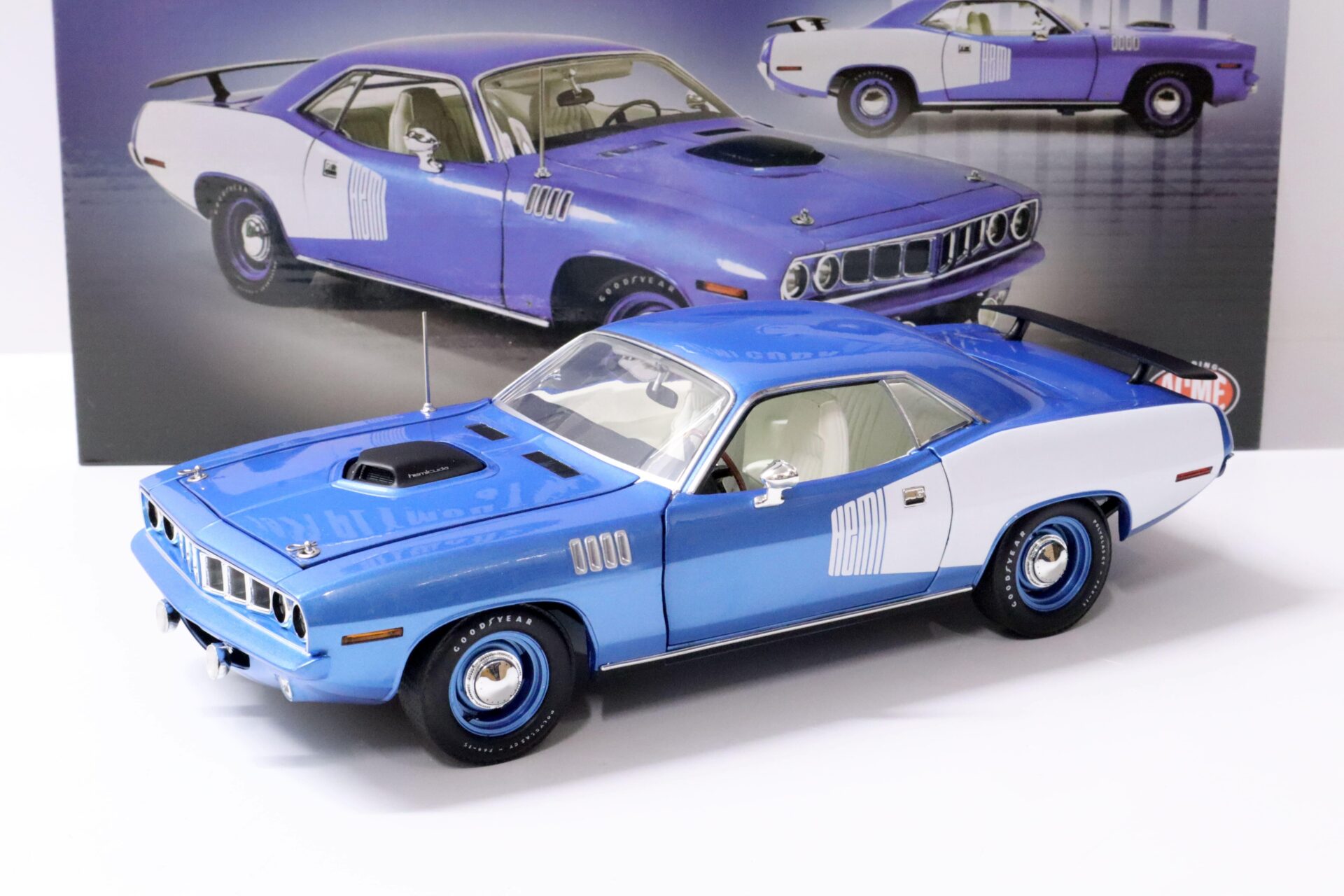 ID 60738 orig.jpg 1:18 ACME 1971 Plymouth Hemi Cuda Barracuda Coupe B5 blue/ white
