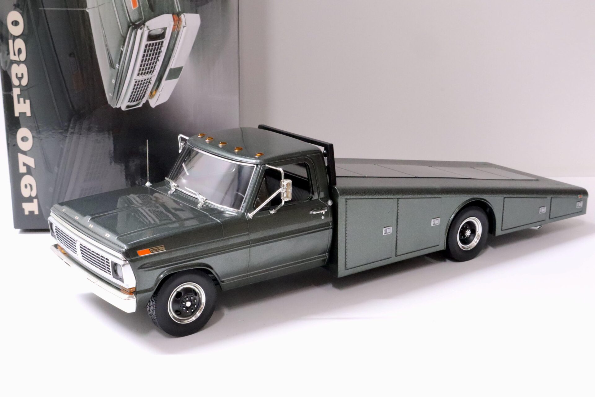 1:18 ACME 1970 Ford F350 Ramp Truck Car Transporter highland green metallic