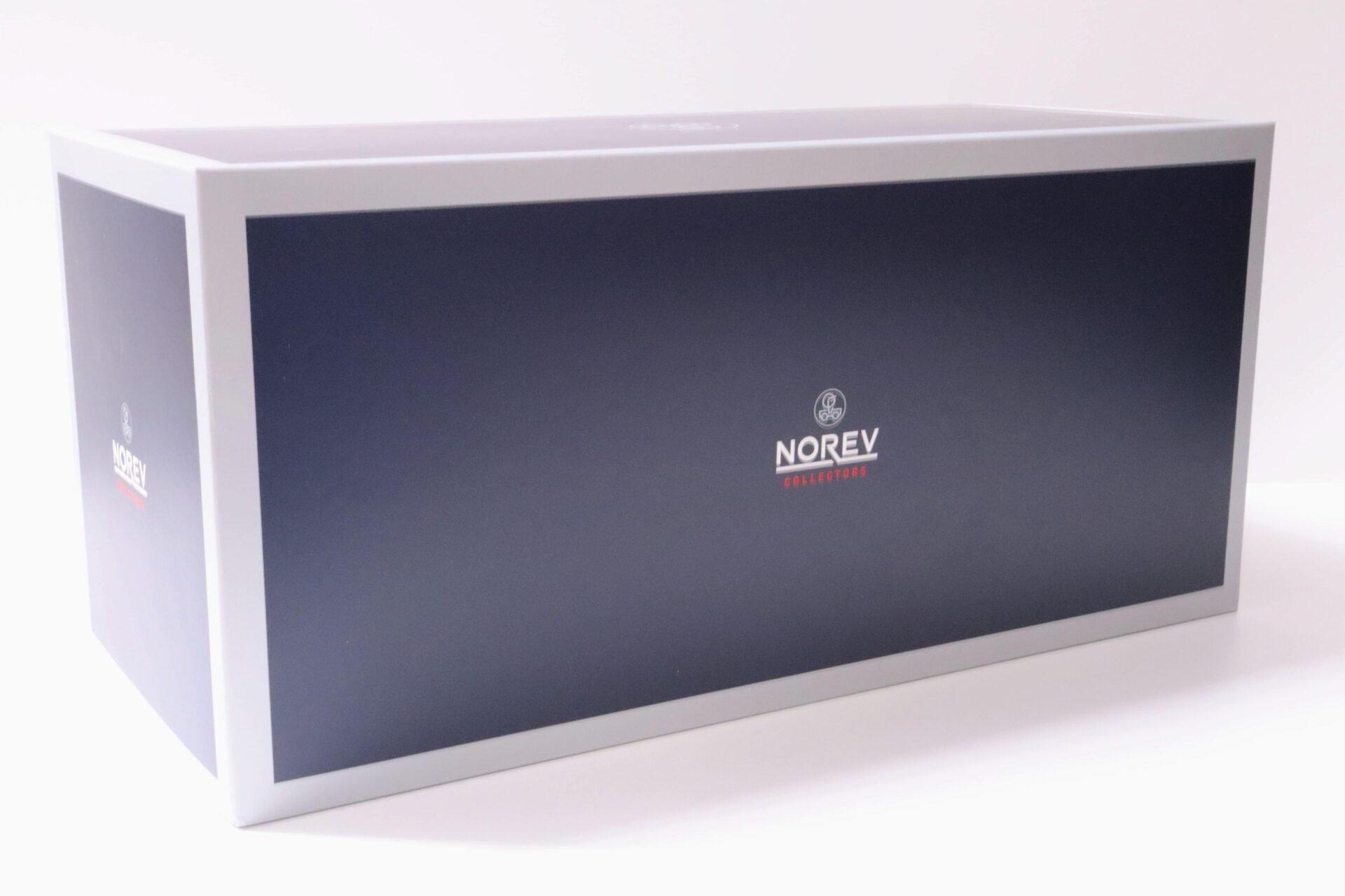 1:18 Norev Mercedes Sprinter Kasten 2018 silver metallic