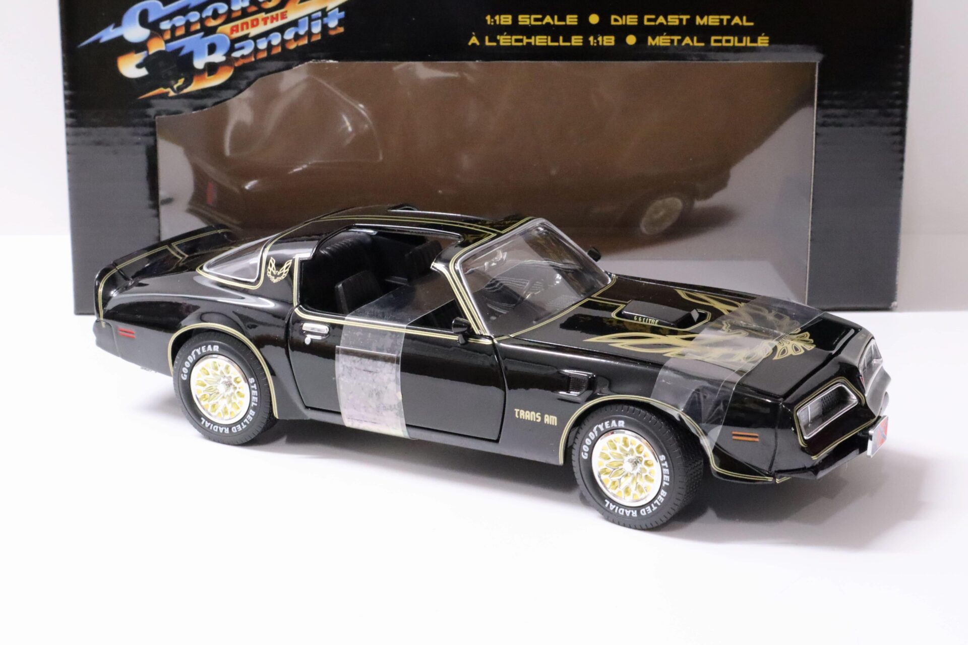 1:18 ERTL Joyride 1977 Pontiac Trans AM Smokey and the Bandit black