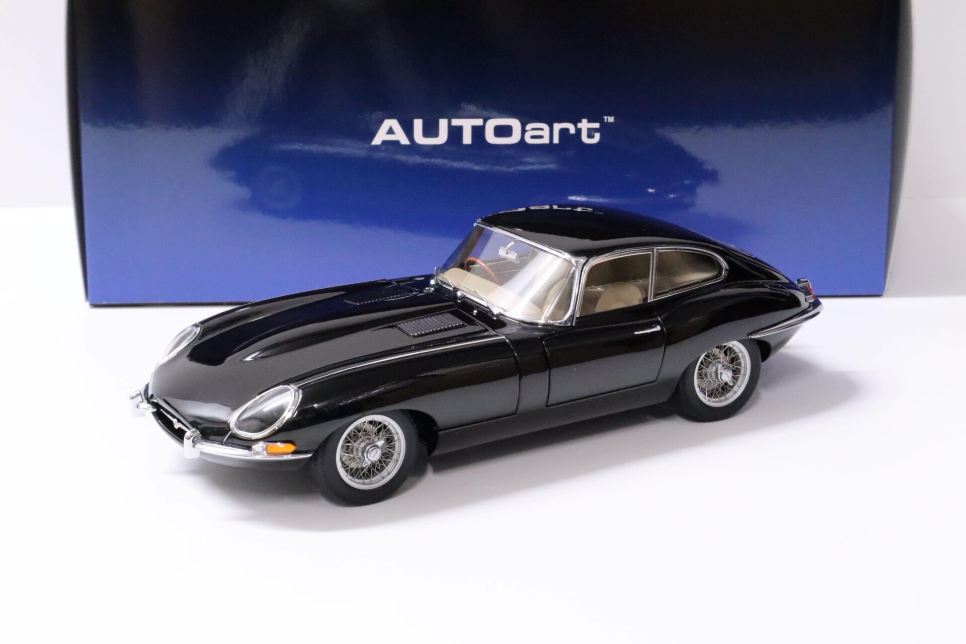 1:18 AUTOart Jaguar E-Type Coupe Series I 3.8 black