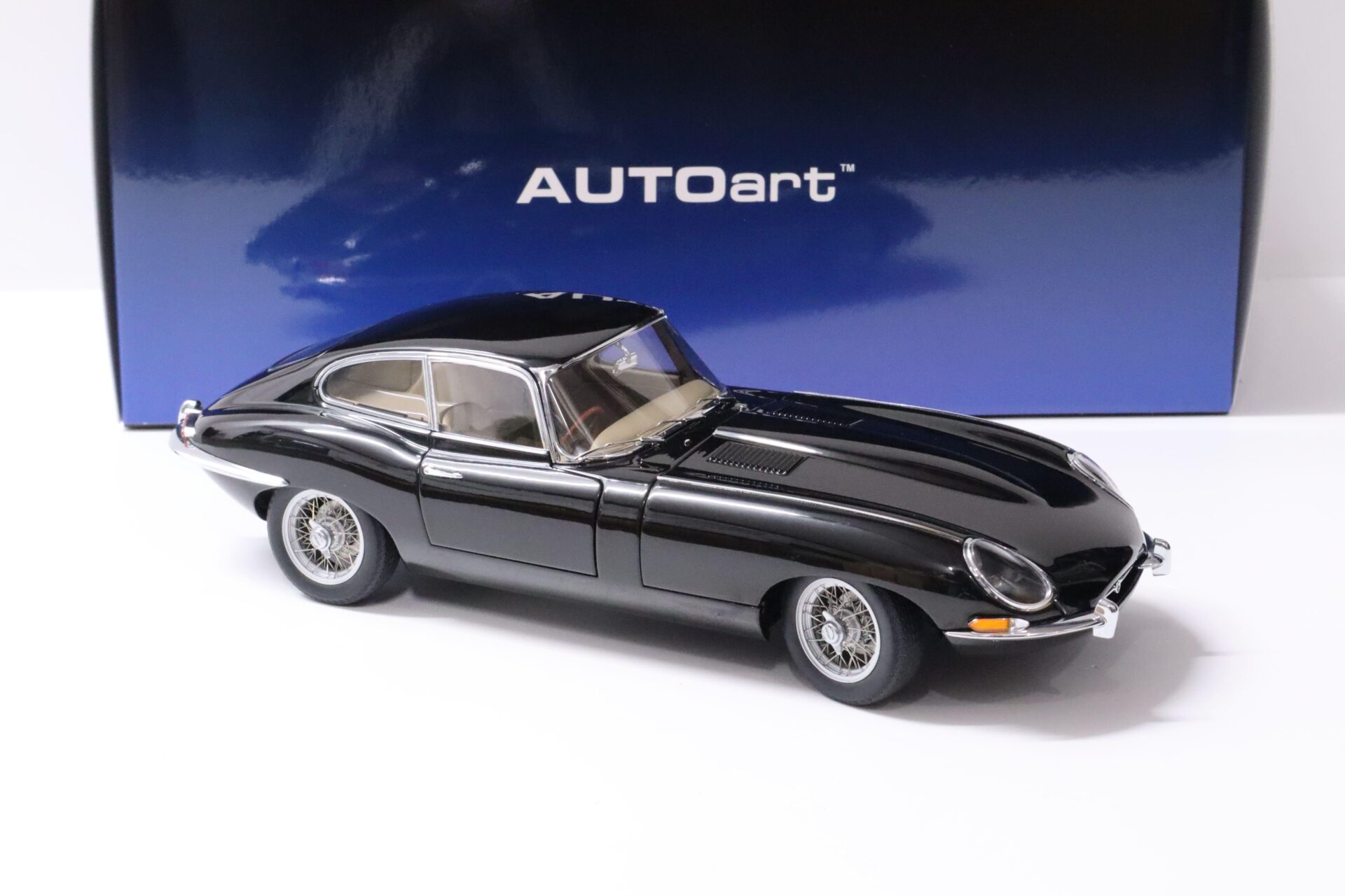 1:18 AUTOart Jaguar E-Type Coupe Series I 3.8 black