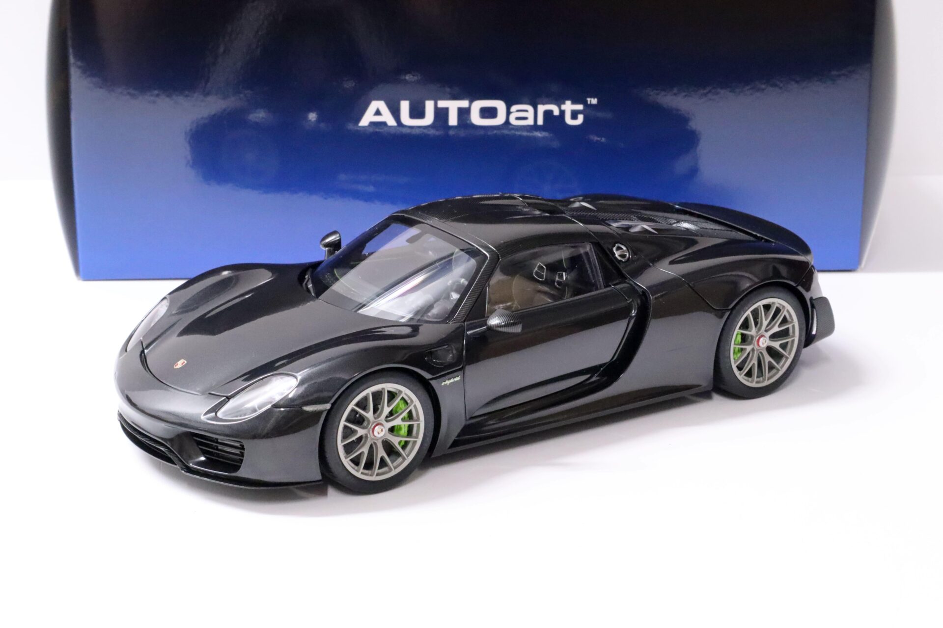 1:18 AUTOart Porsche 918 Spyder Basalt black metallic 2013