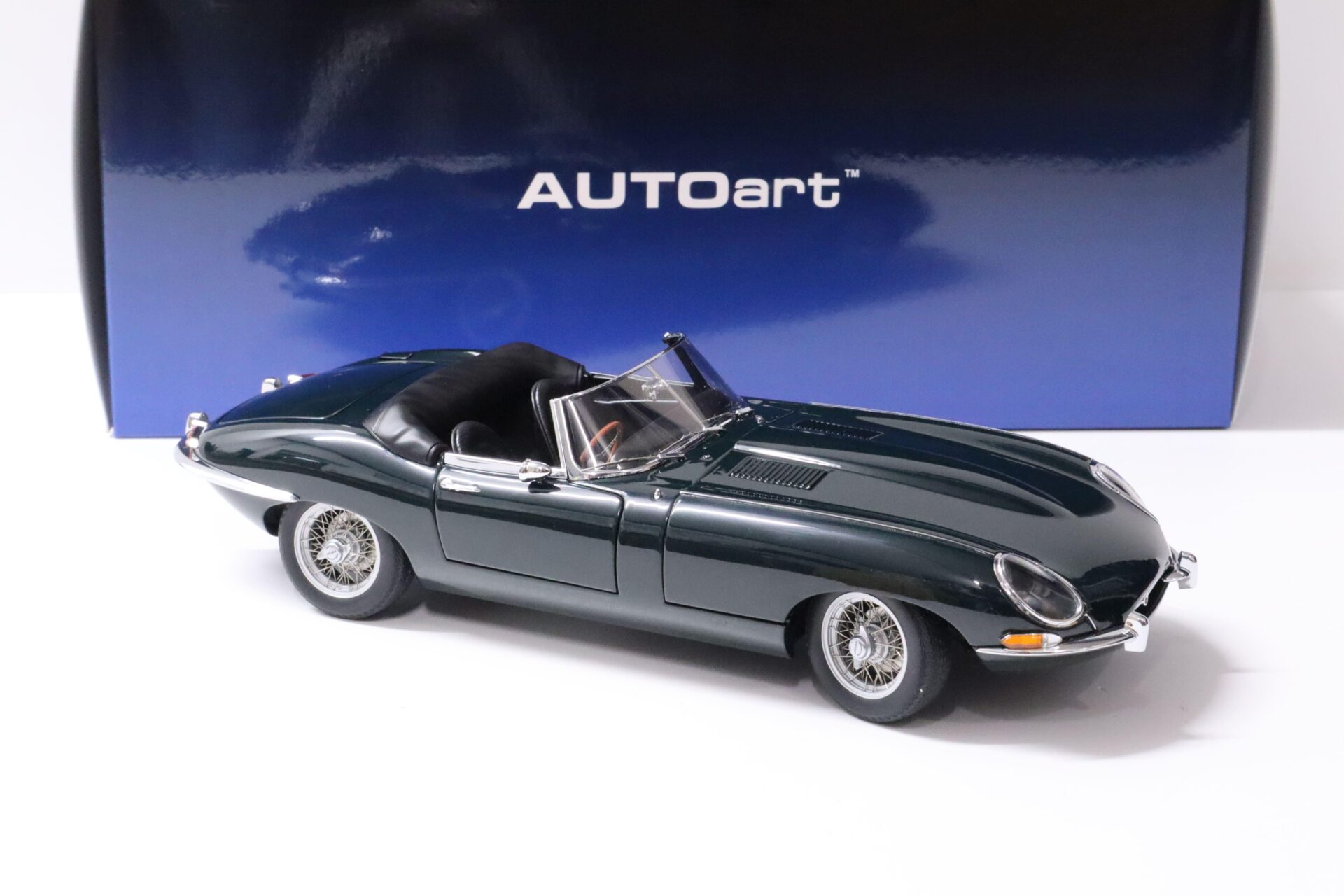 1:18 AUTOart Jaguar E-Type Roadster Series I 3.8 British Racing green
