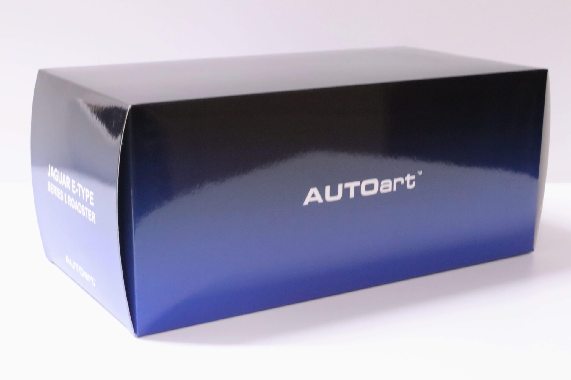 1:18 AUTOart Jaguar E-Type Roadster Series I 3.8 Carmen red