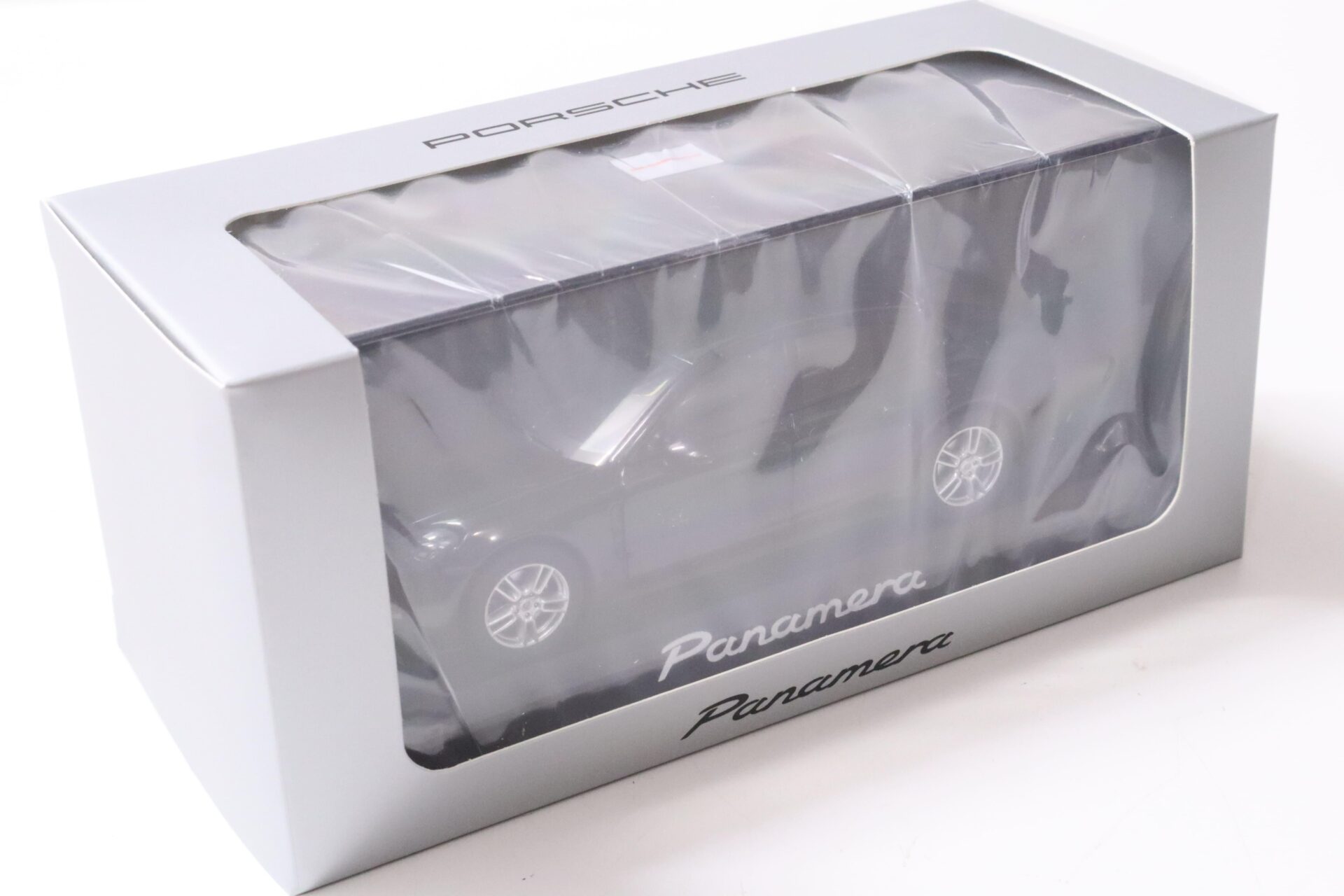1:43 Herpa Porsche Panamera (G2) black metallic 2017 DEALER VERSION