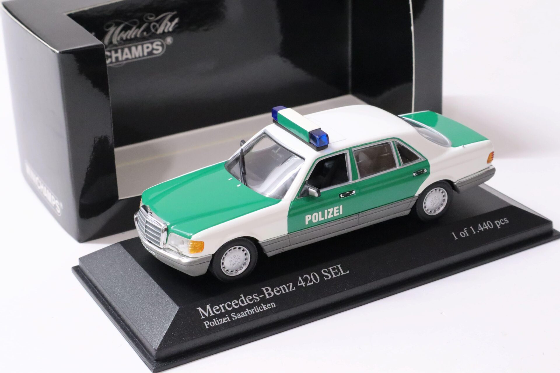 ID 61119 orig 1.jpg 1:43 Minichamps Mercedes 420 SEL Limousine Polizei Saarbrücken 1991 green/ white