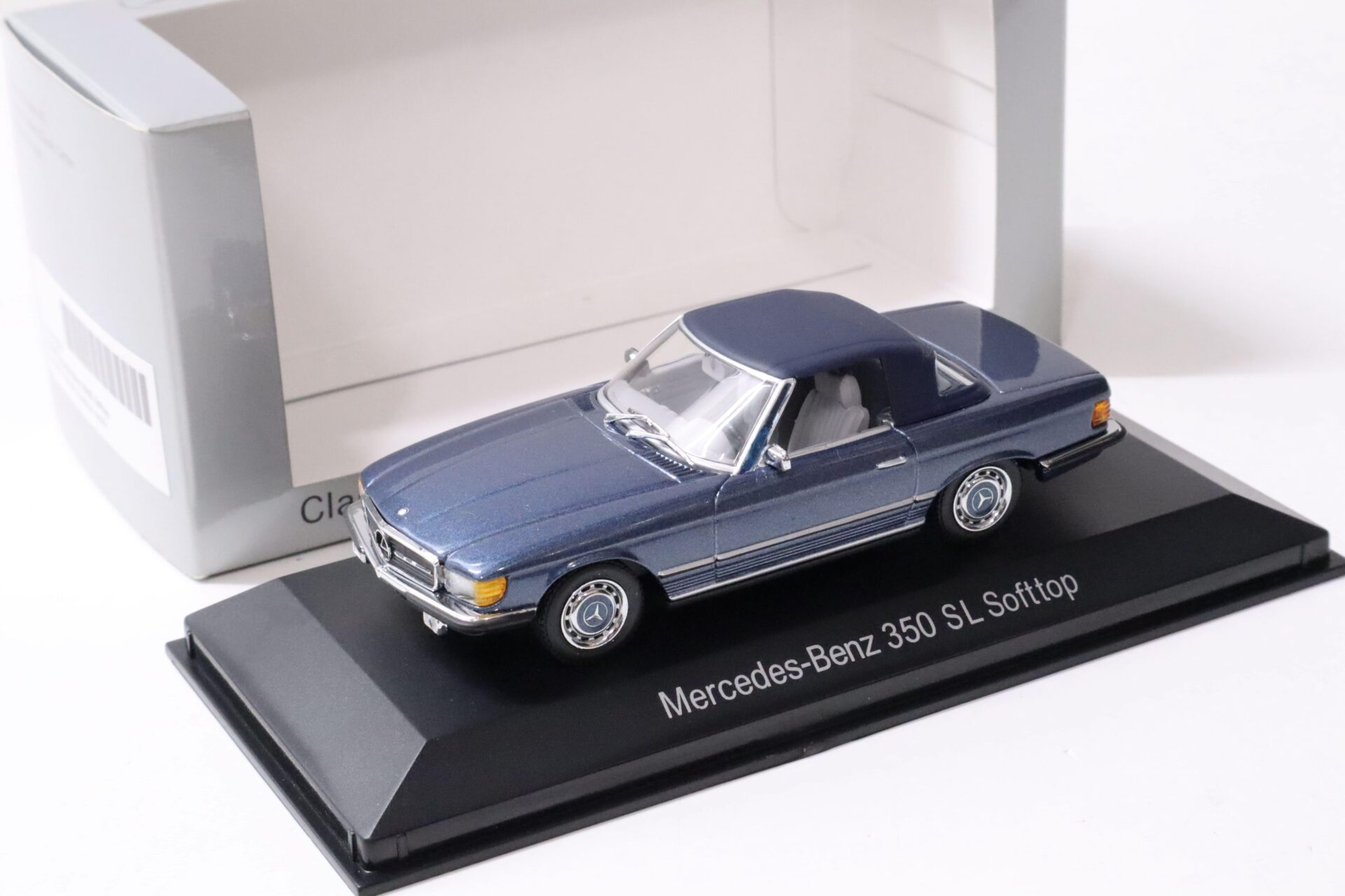ID 61125 orig 1.jpg 1:43 Minichamps Mercedes 350 SL Softtop R107 dark blue DEALER VERSION
