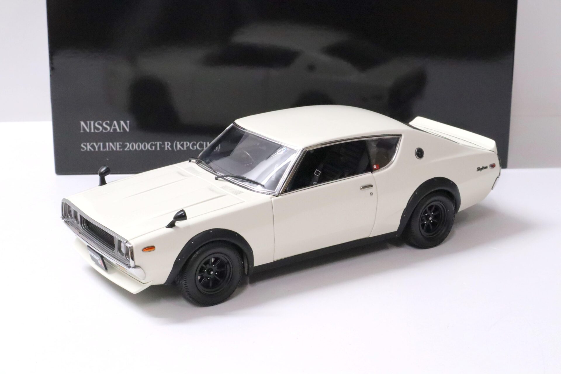 1:18 Kyosho Nissan Skyline 2000 GT-R KPGC110 white 1972