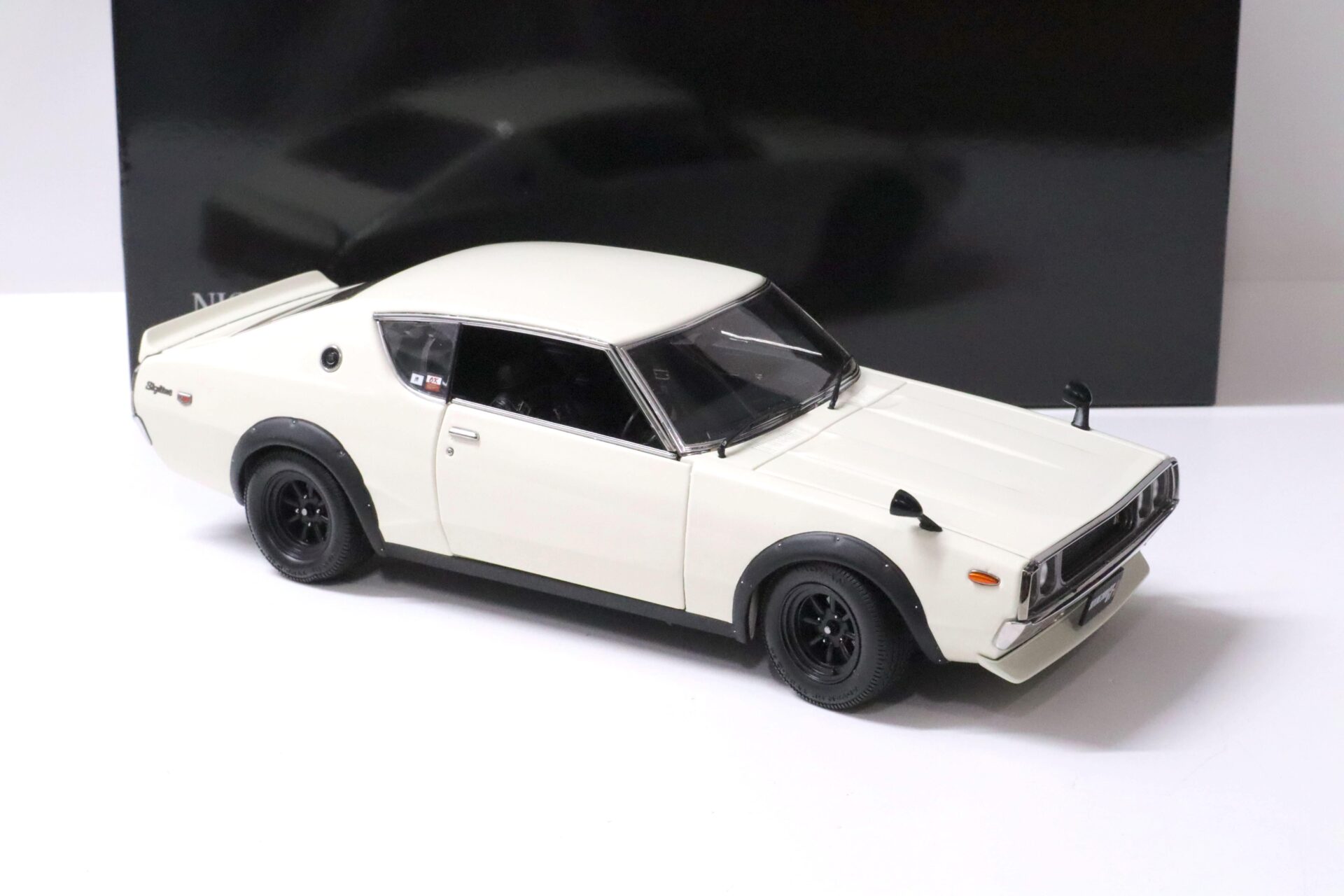 1:18 Kyosho Nissan Skyline 2000 GT-R KPGC110 white 1972