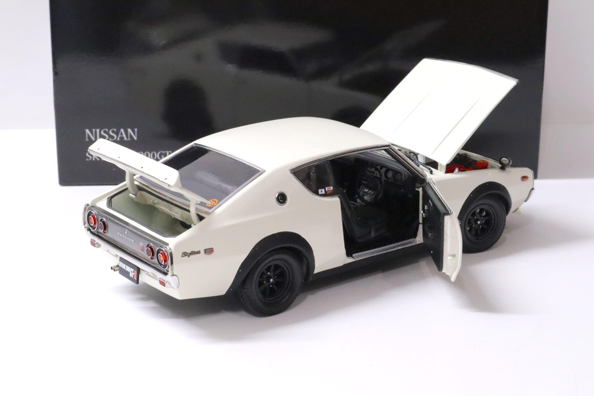 1:18 Kyosho Nissan Skyline 2000 GT-R KPGC110 white 1972