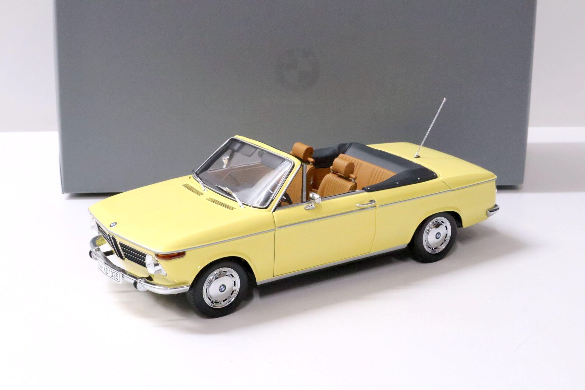 1:18 Minichamps BMW 2002 Cabrio Convertible yellow DEALER VERSION