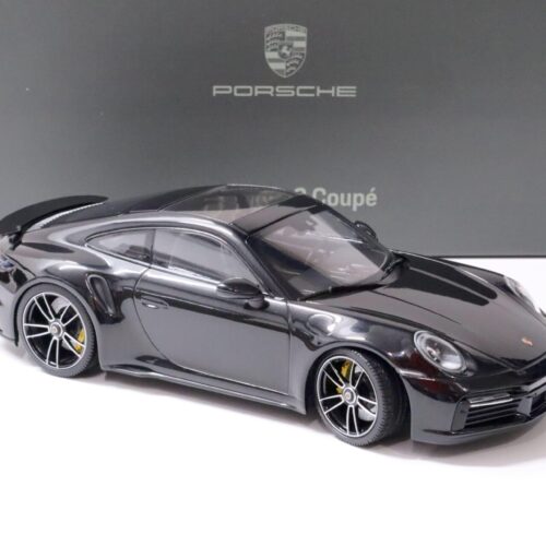 1:18 Minichamps Porsche 911 (992) Turbo S Coupe deep black DEALER VERSION