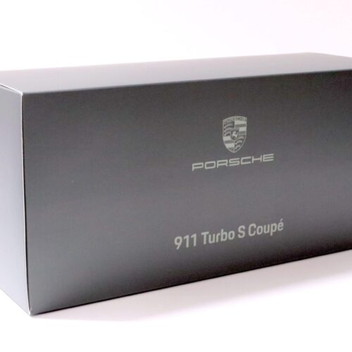 1:18 Minichamps Porsche 911 (992) Turbo S Coupe deep black DEALER VERSION