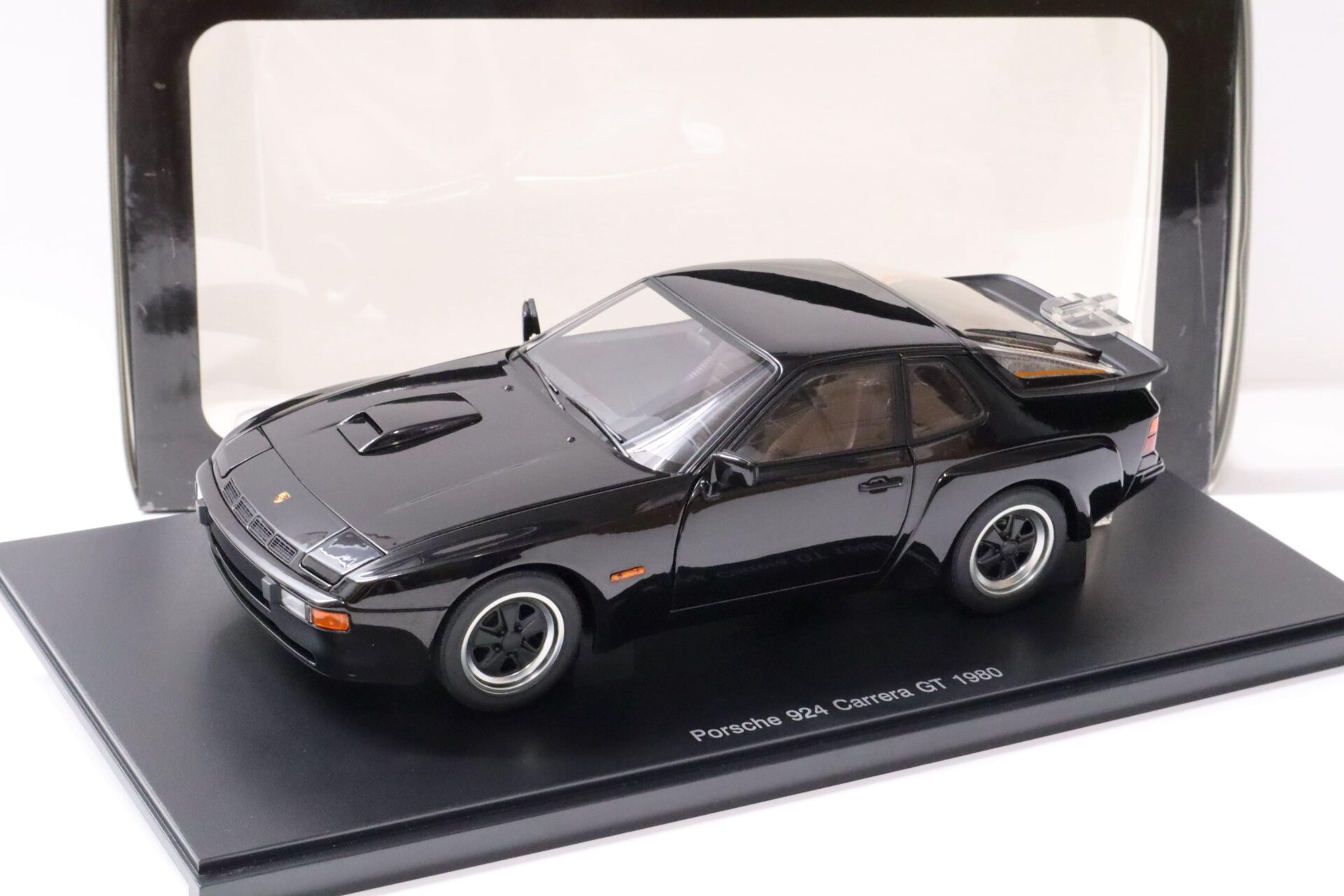 1:18 AUTOart Porsche 924 Carrera GT 1980 black